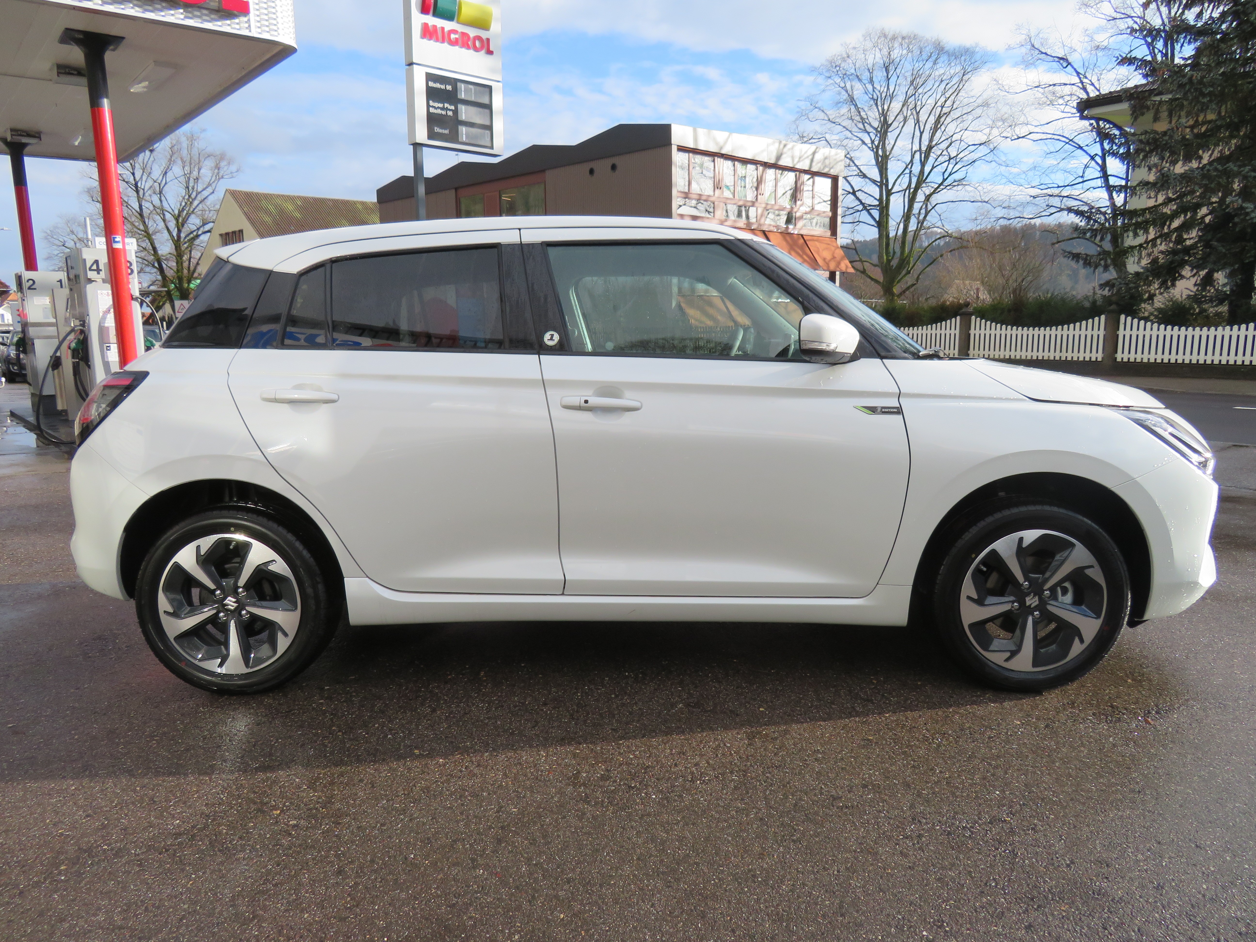 SUZUKI Swift 1.2 1st Edition Top Hybrid 4x4