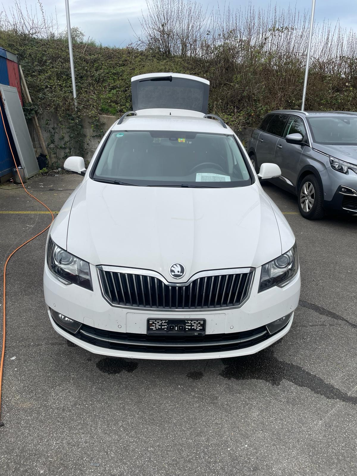 SKODA Superb Combi 2.0 TDi Elegance 4x4 DSG