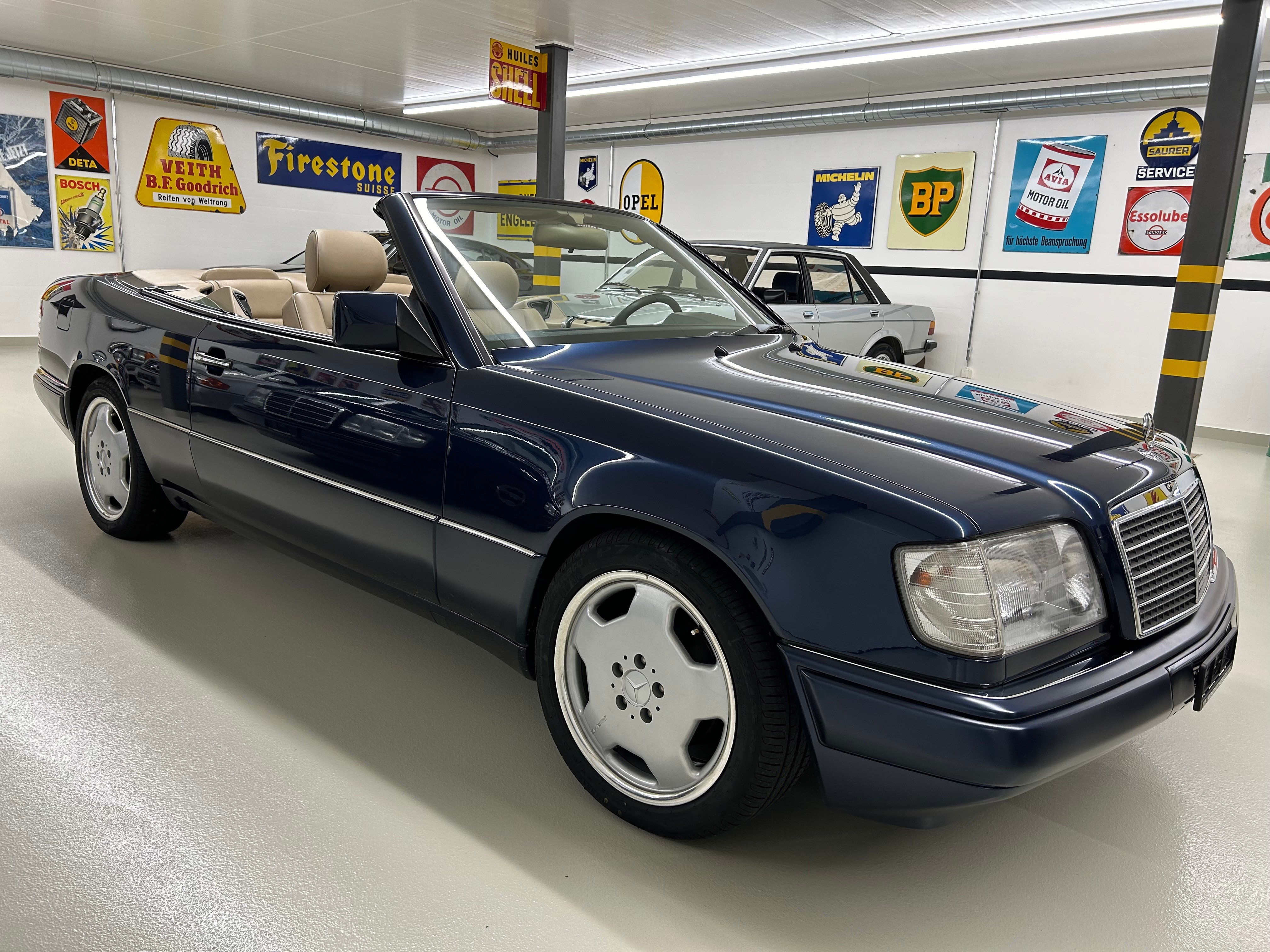 MERCEDES-BENZ E 220 Cabrio