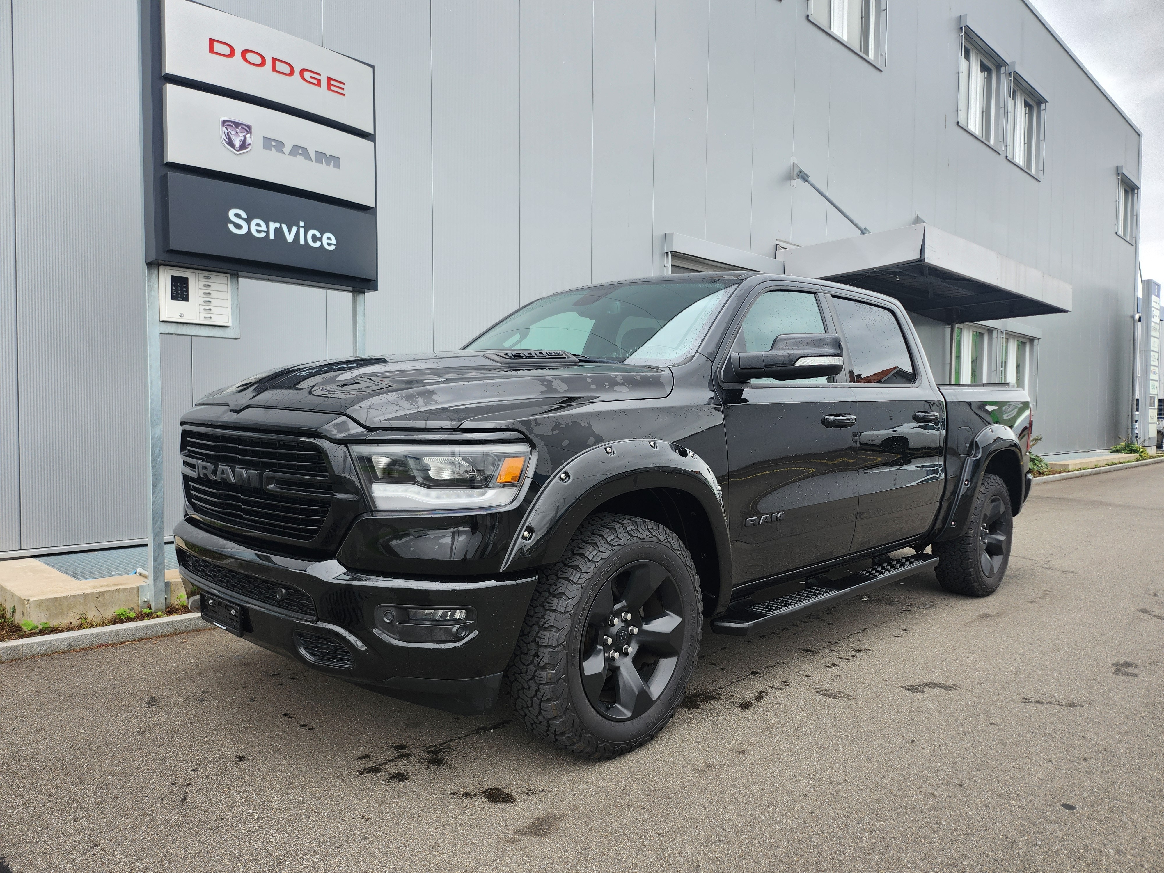 DODGE Ram 1500 5.7 4x4 Crew Cab Sport