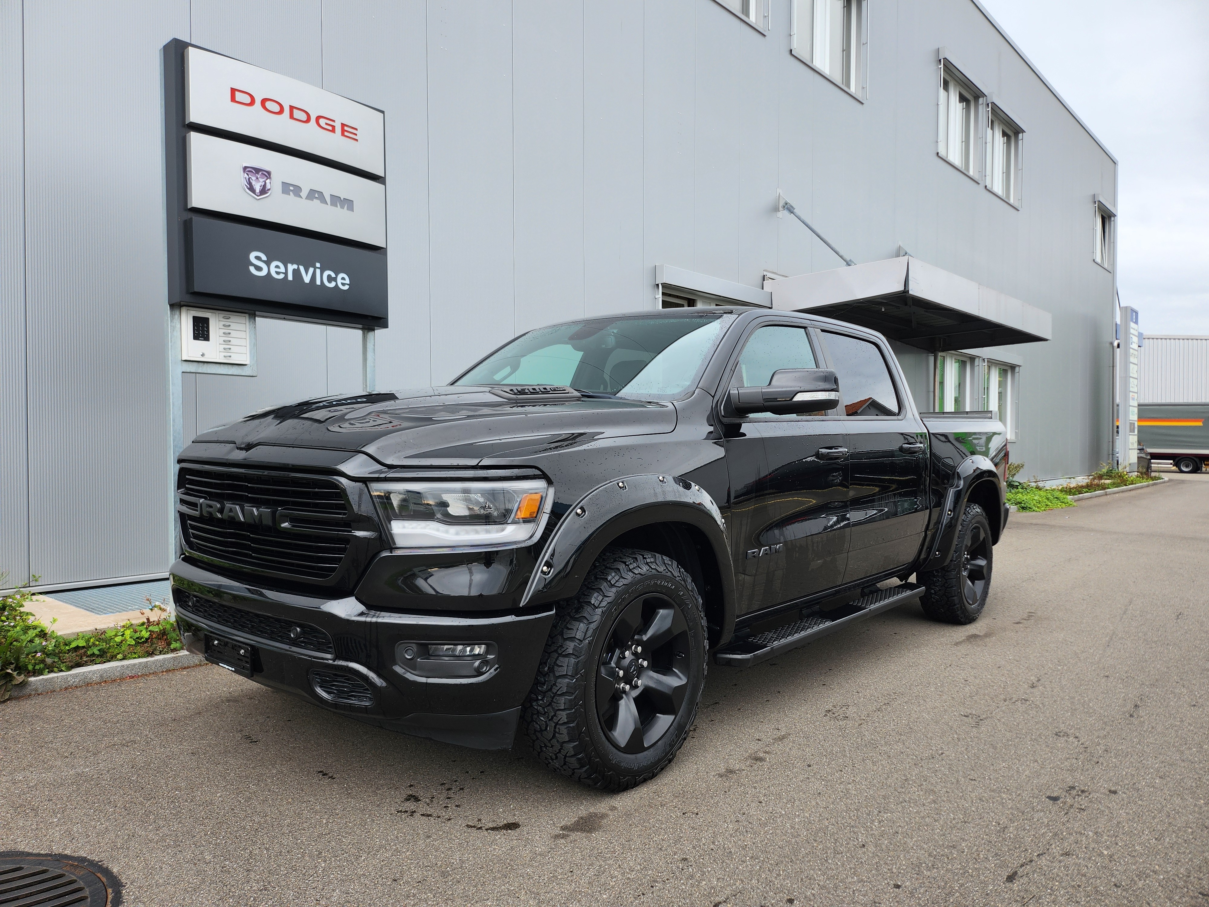 DODGE Ram 1500 5.7 4x4 Crew Cab Sport