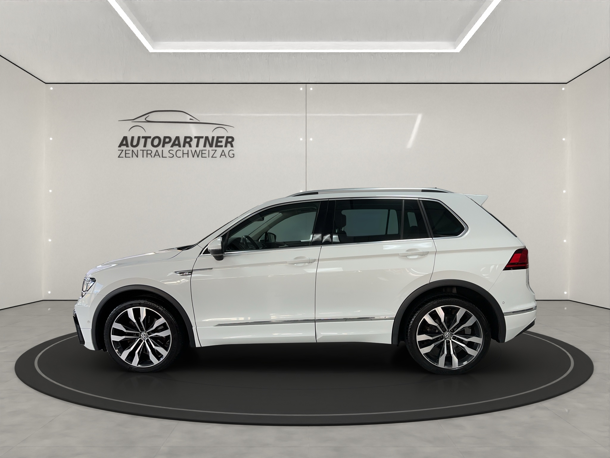 VW Tiguan 2.0 TDI SCR Highline 4Motion DSG R-Line