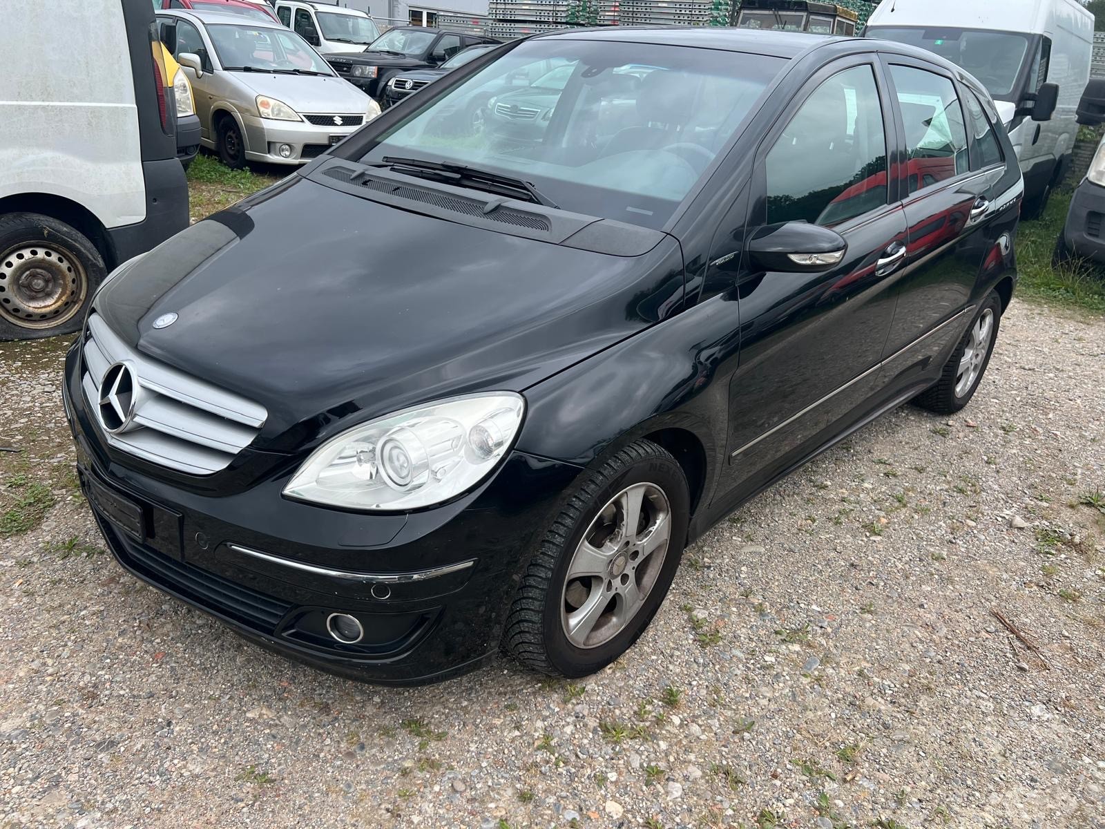 MERCEDES-BENZ B 200