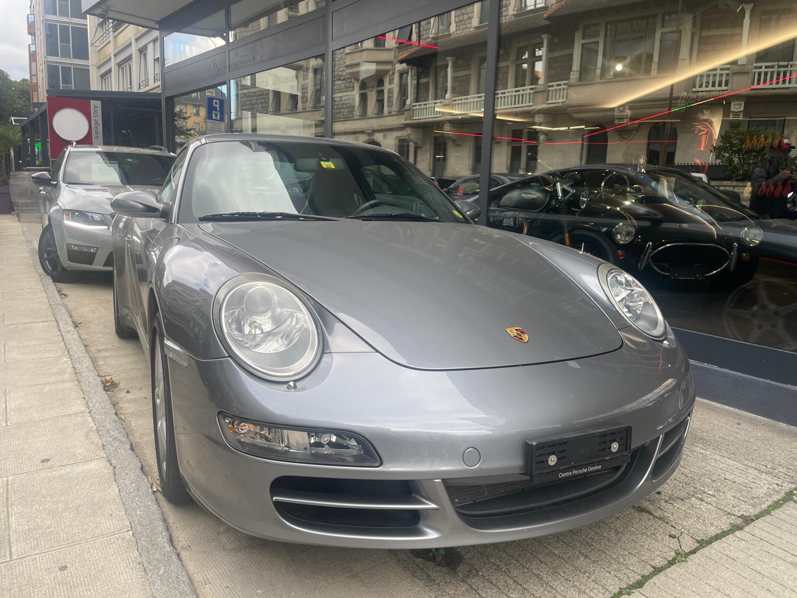 PORSCHE 911 Carrera 4