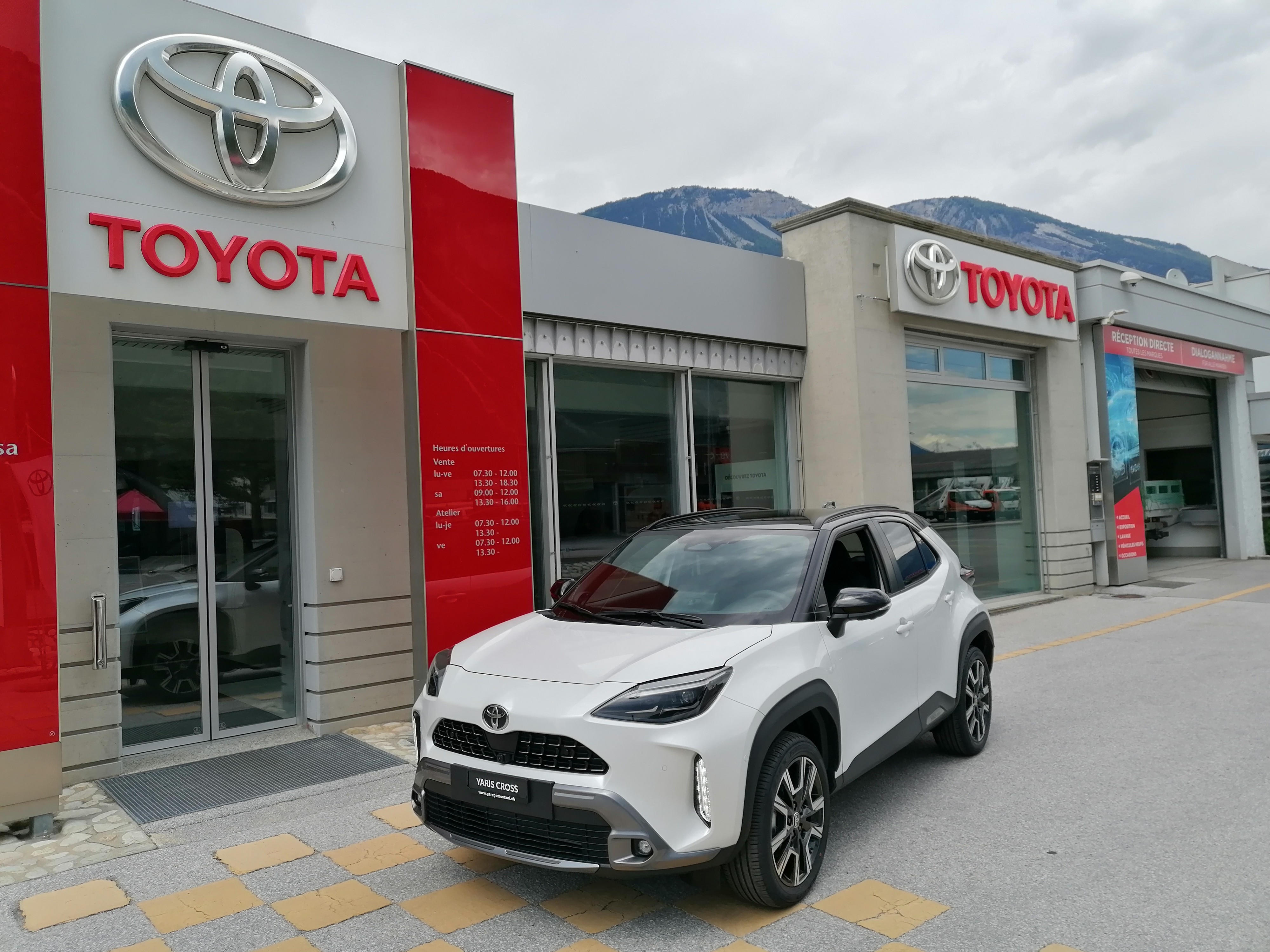 TOYOTA Yaris Cross 1.5 Pr.Ed AWD