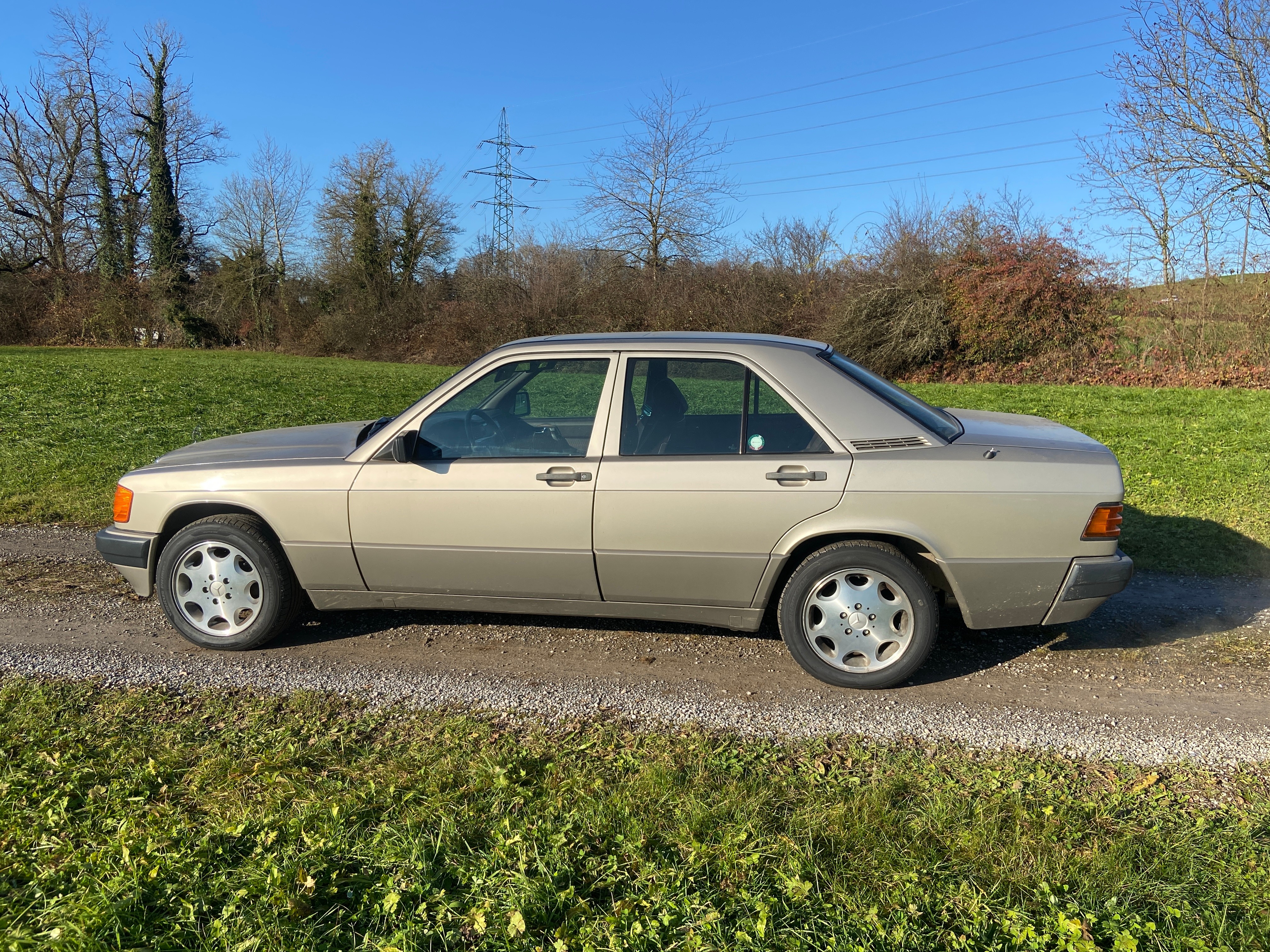 MERCEDES-BENZ 190 E 2.6