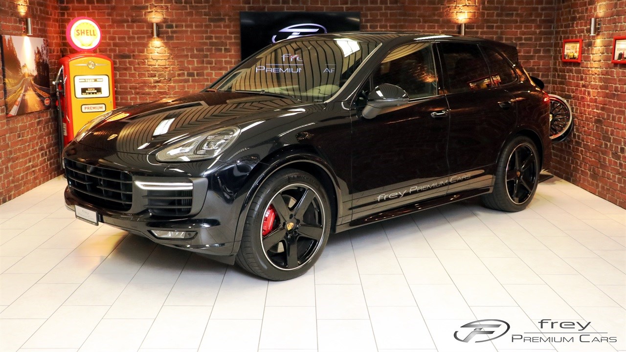 PORSCHE Cayenne GTS