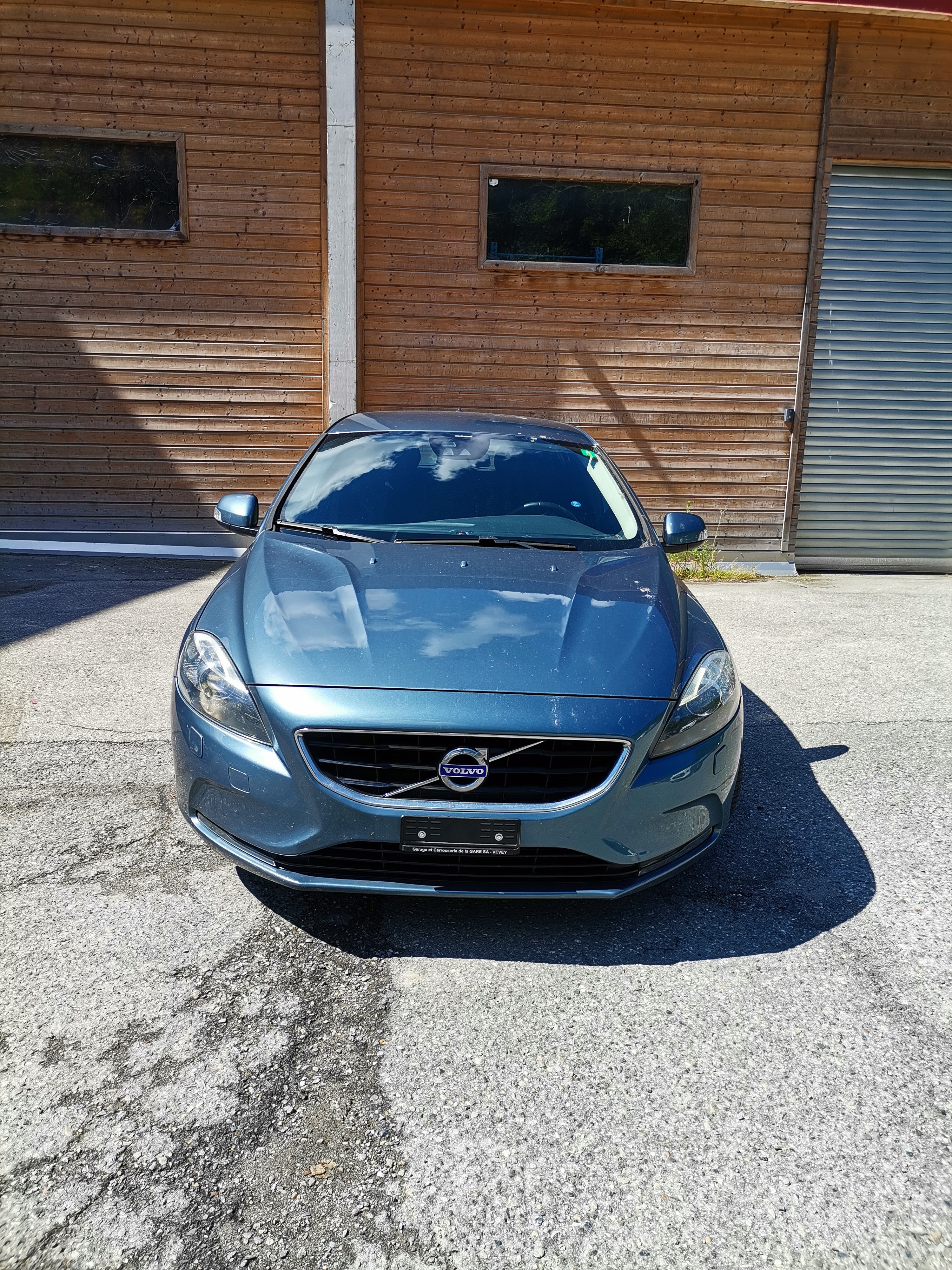 VOLVO V40 D3