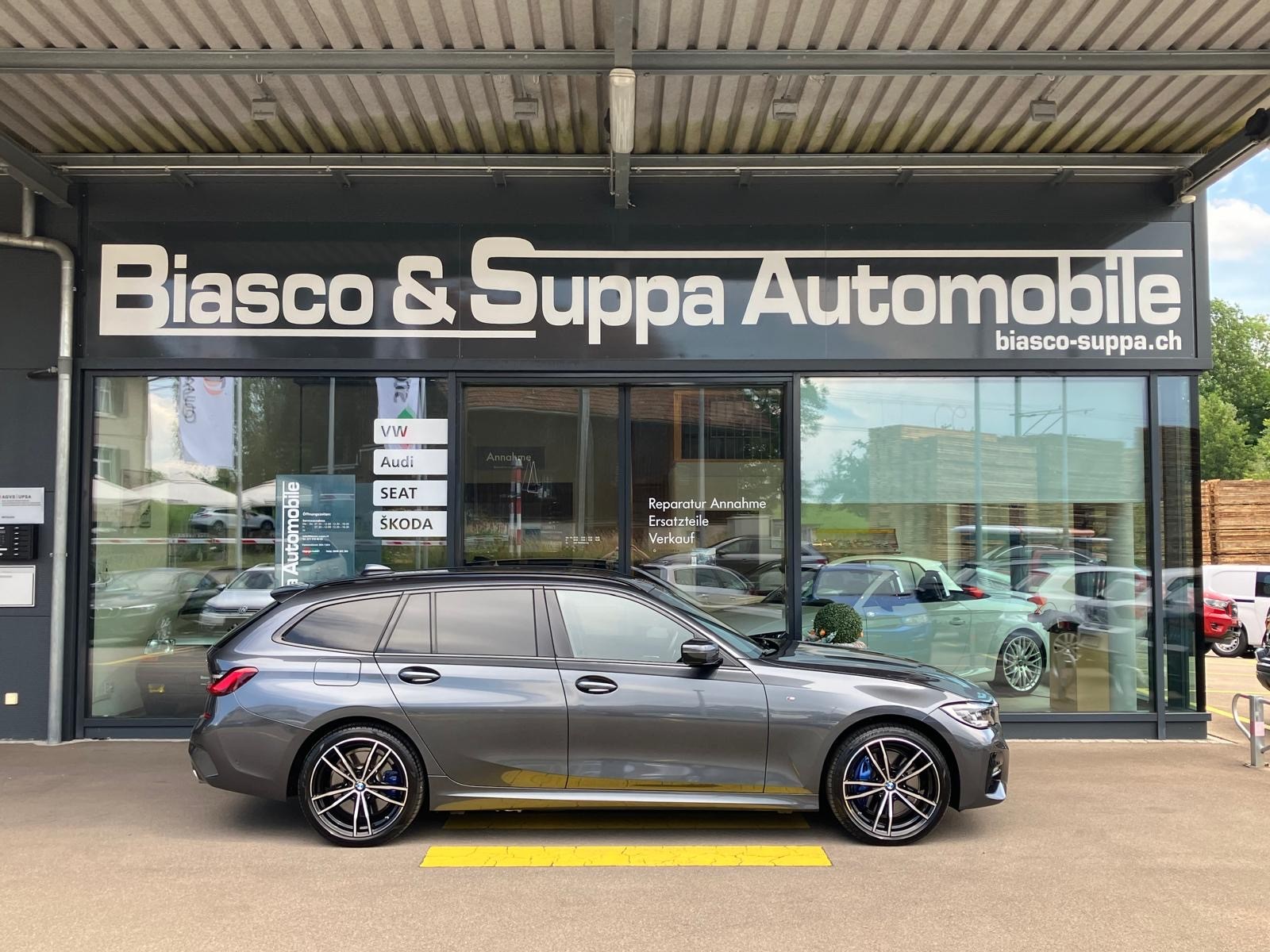 BMW 330e x DriveTouring M Sport Steptronic