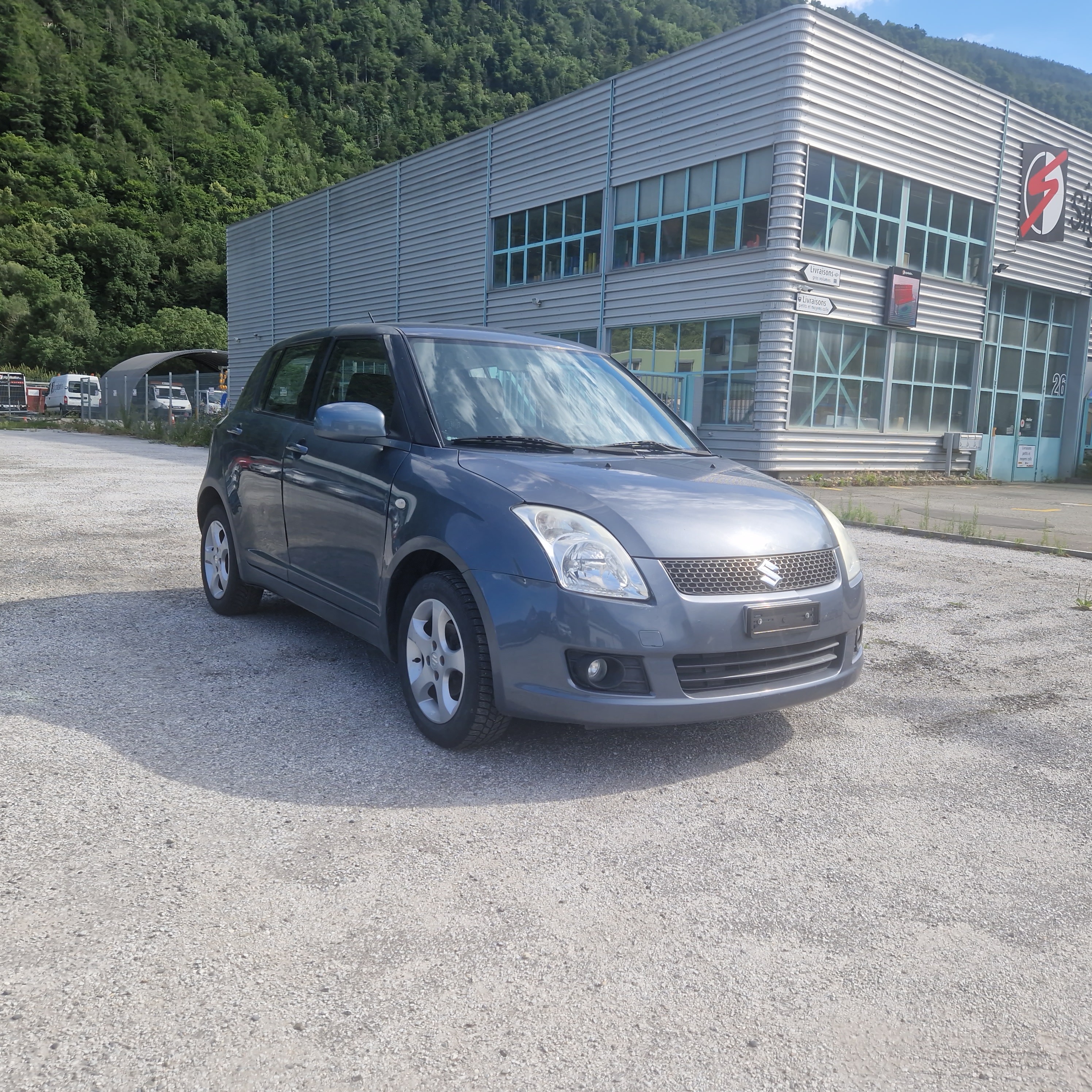 SUZUKI SWIFT