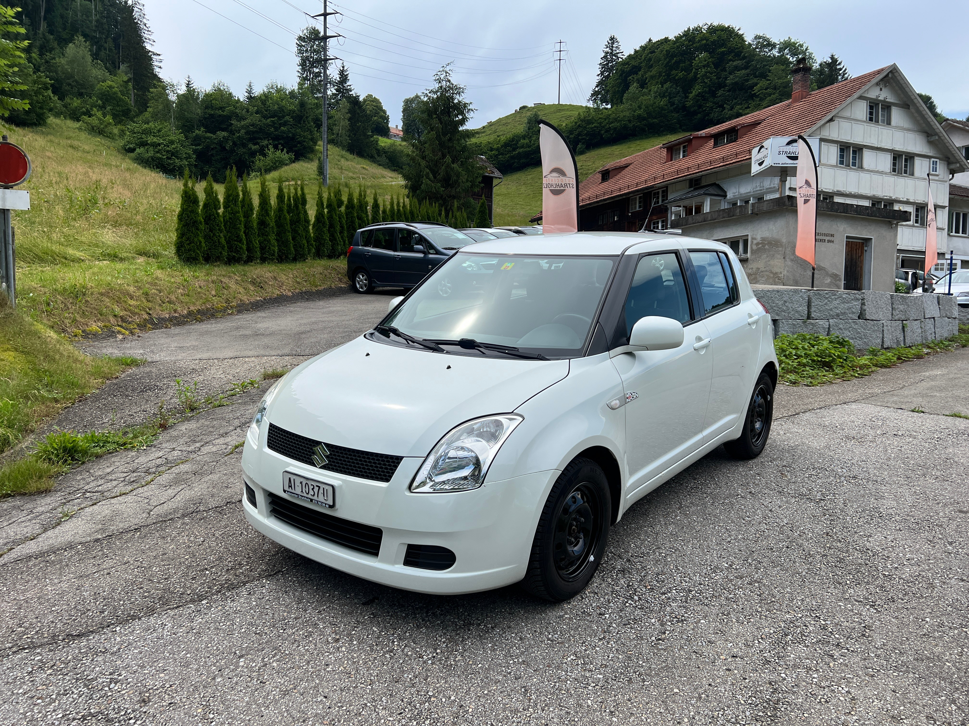 SUZUKI Swift 1.3i 16V GL Top Piz Sulai LE 4x4