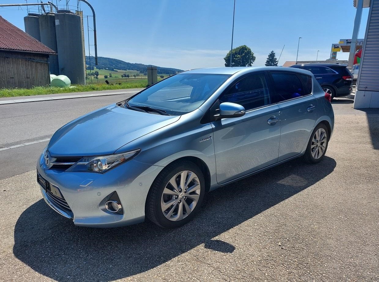 TOYOTA Auris 1.8 HSD Linea Sol