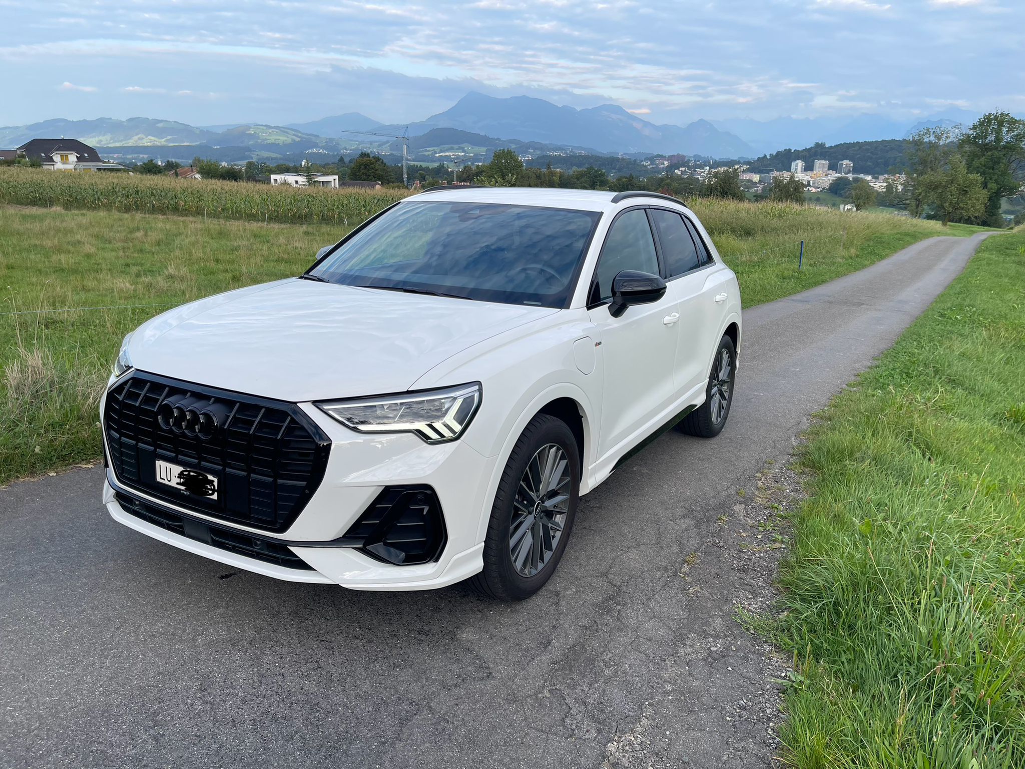 AUDI Q3 45 TFSI e S line Attraction S-tronic