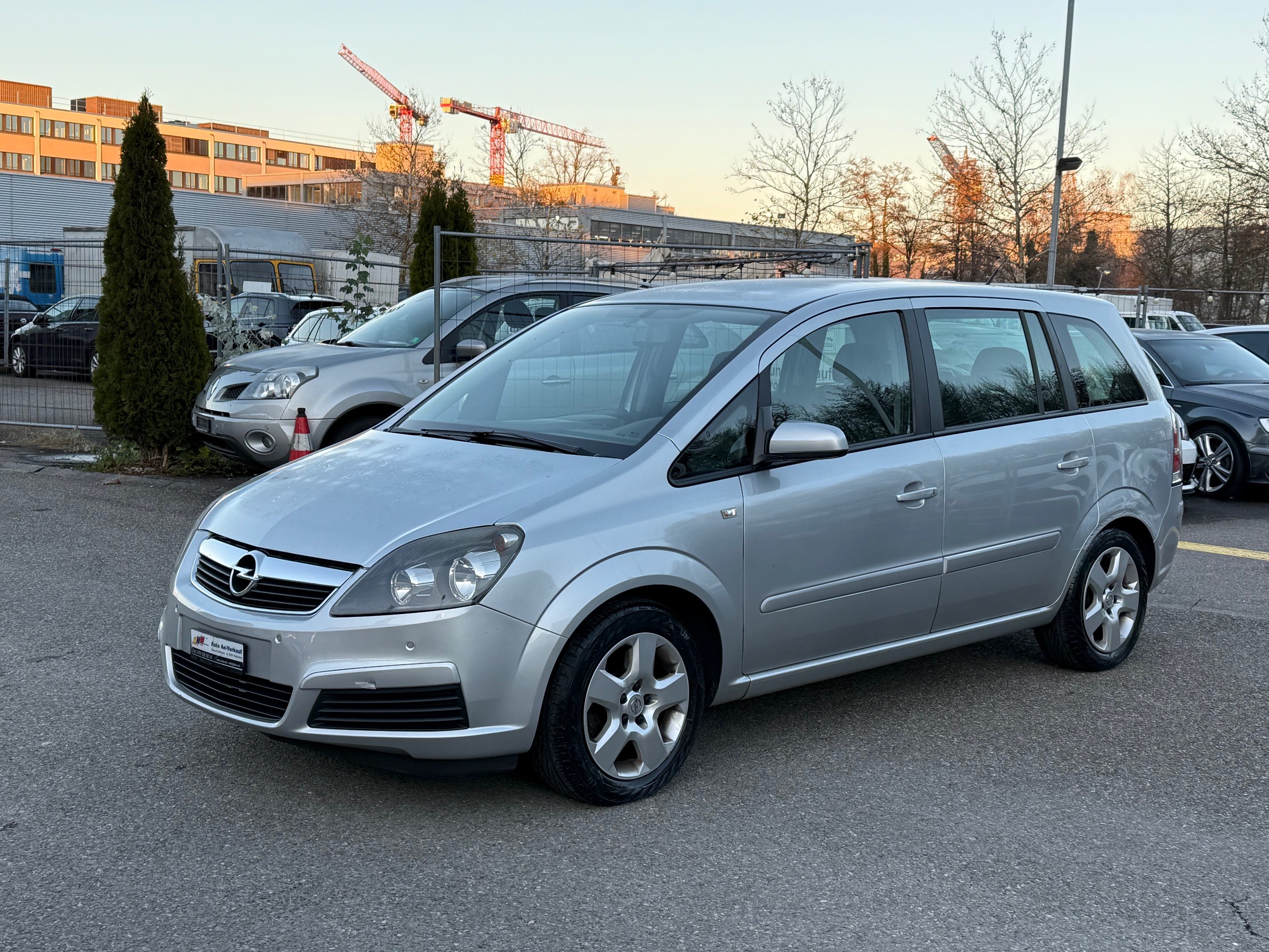 OPEL Zafira 2.2i 16V Enjoy Automat / Frisch ab MFK / Servicegepflegt / 8-fach bereift