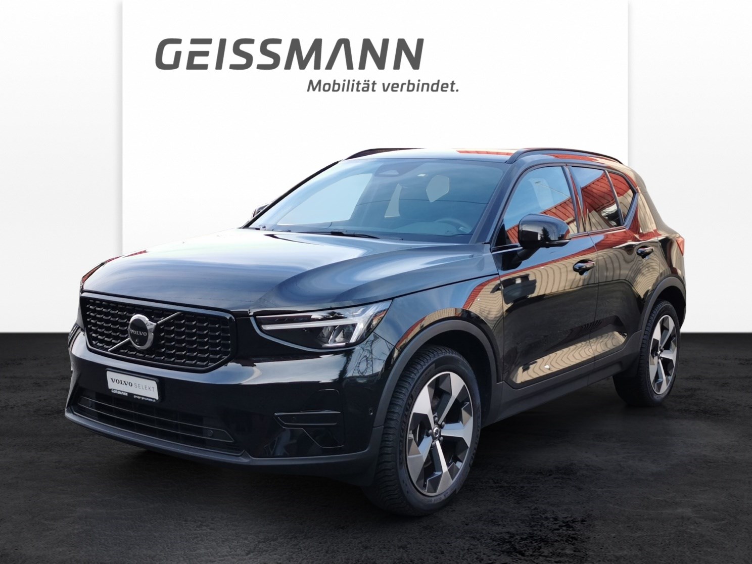 VOLVO XC40 2.0 B3 MH Plus Dark