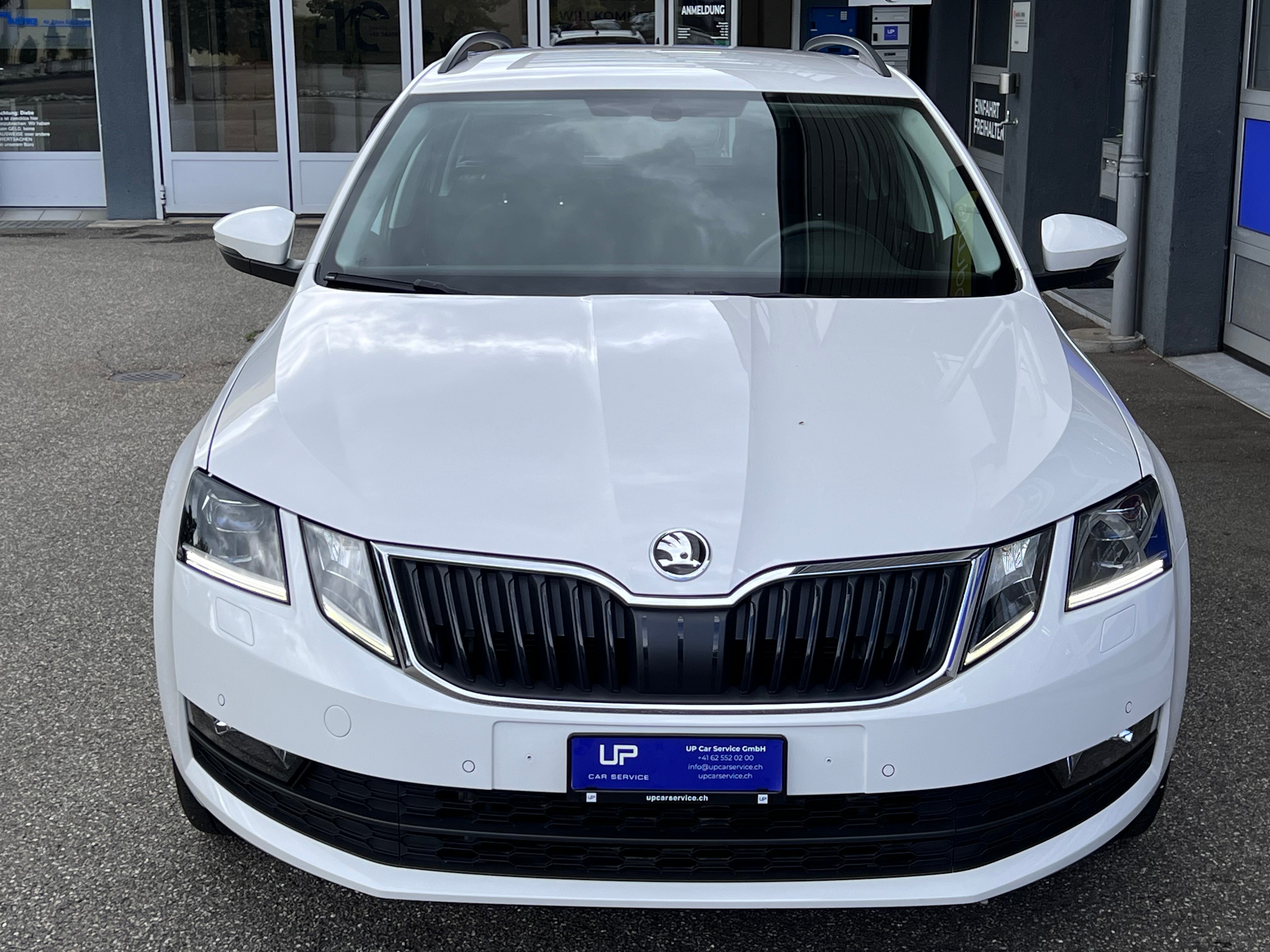 SKODA Octavia Combi 1.6 TDI Swiss Line 25 DSG * AHK 1.5T*