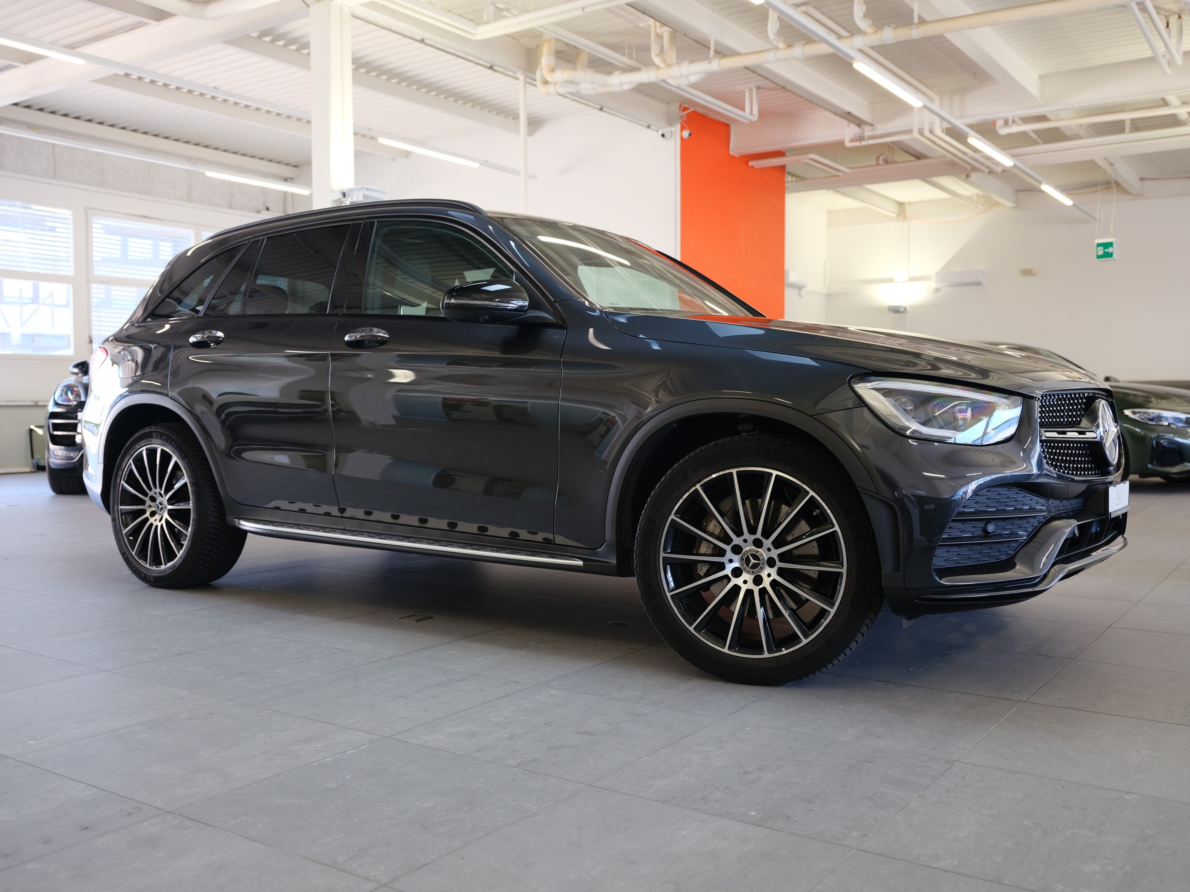 MERCEDES-BENZ GLC 300 AMG Line 4Matic 9G-Tronic