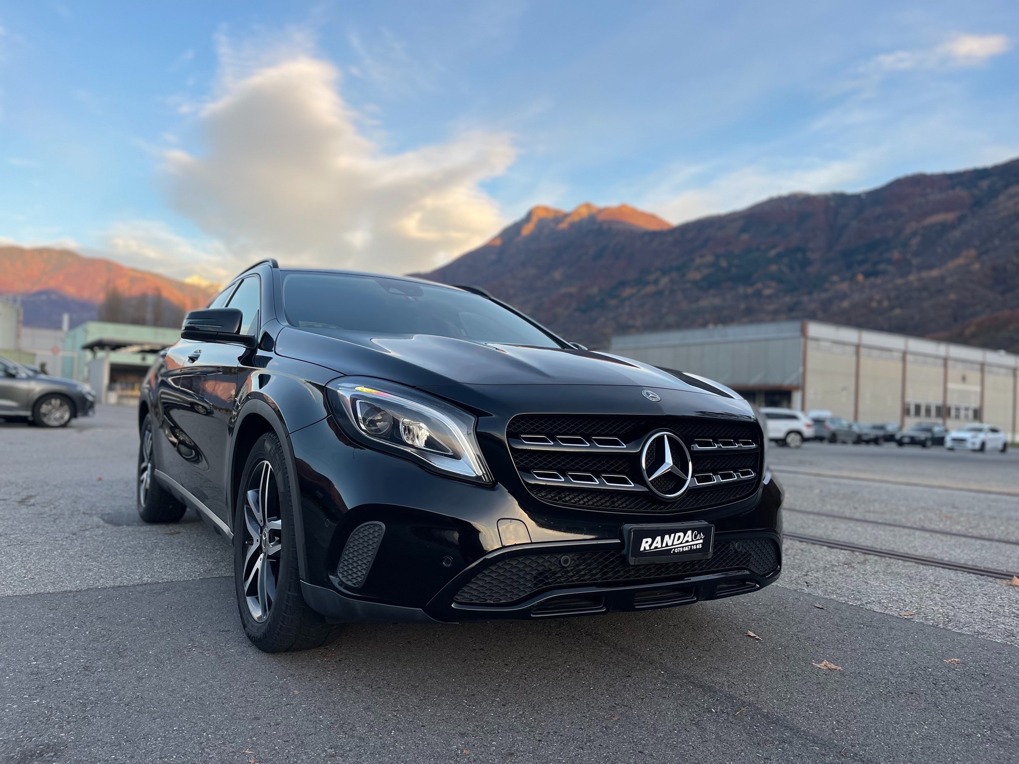 MERCEDES-BENZ GLA 200 Night Star 7G-DCT