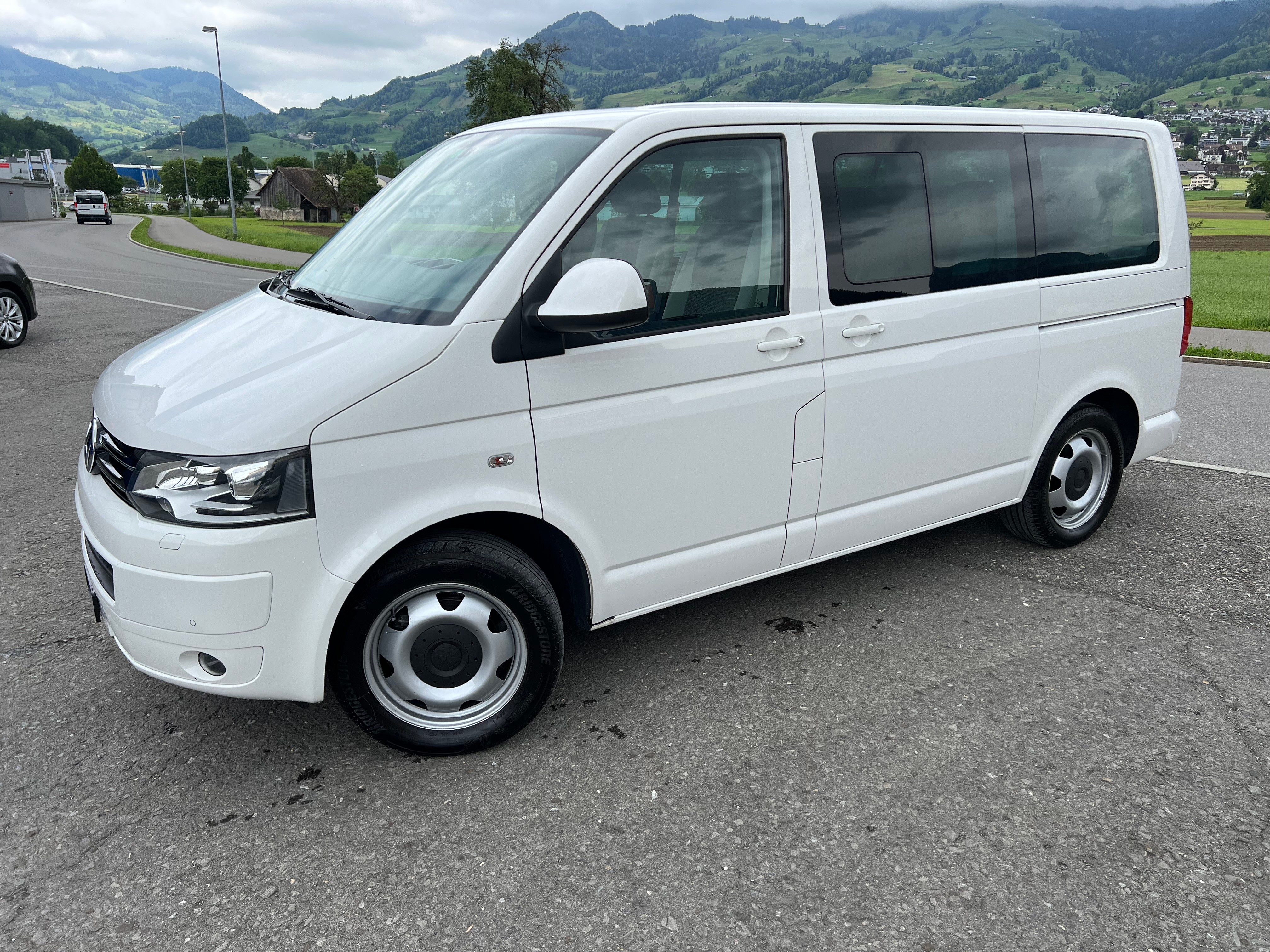 VW T5 Caravelle 2.0 TDI 4x4, 8 Plätzer, Navigation, frisch ab MFK