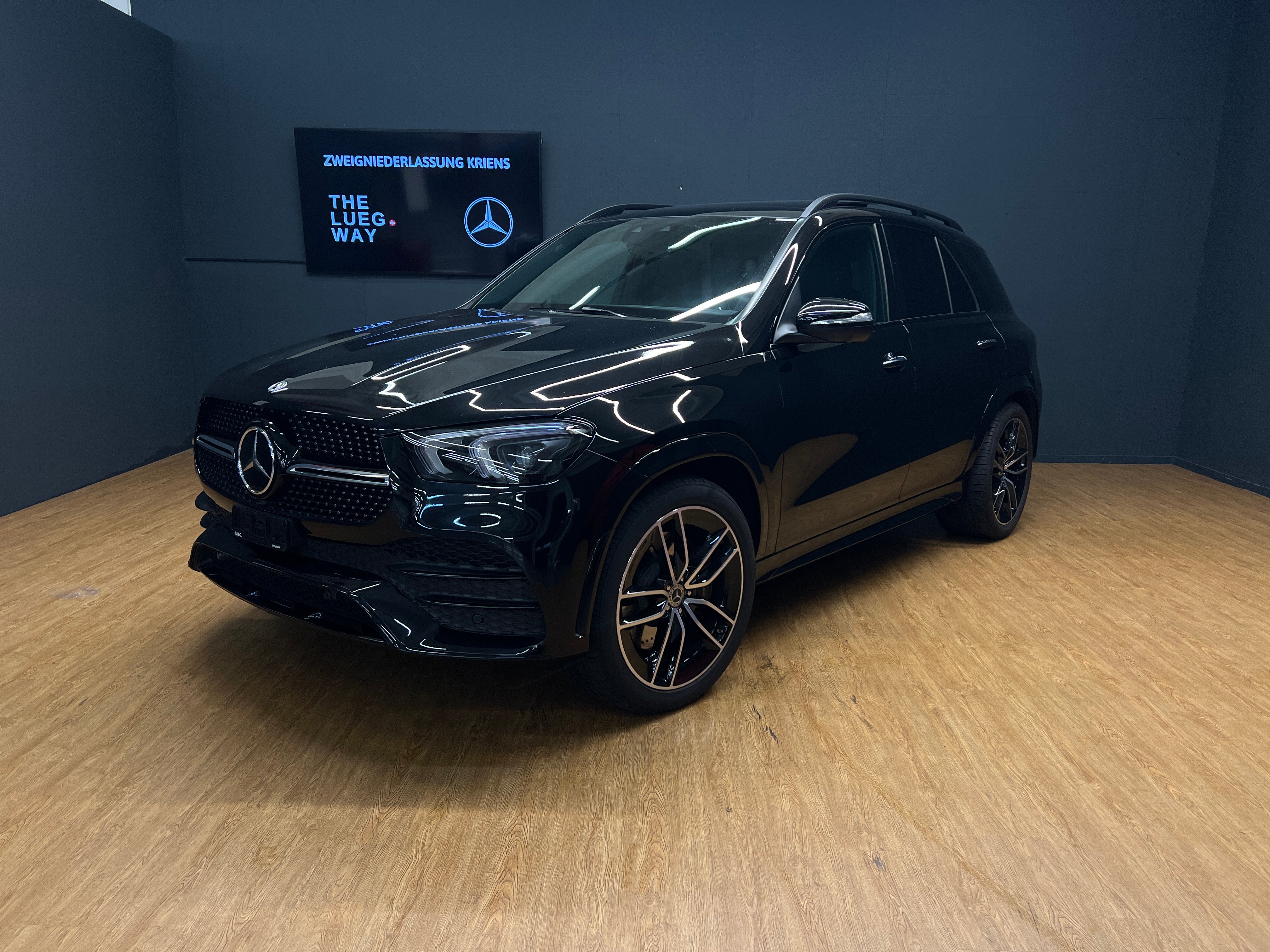 MERCEDES-BENZ GLE 450 4M - AMG / DISTRONIC / 360 Grad Kamera / PanoramaDach