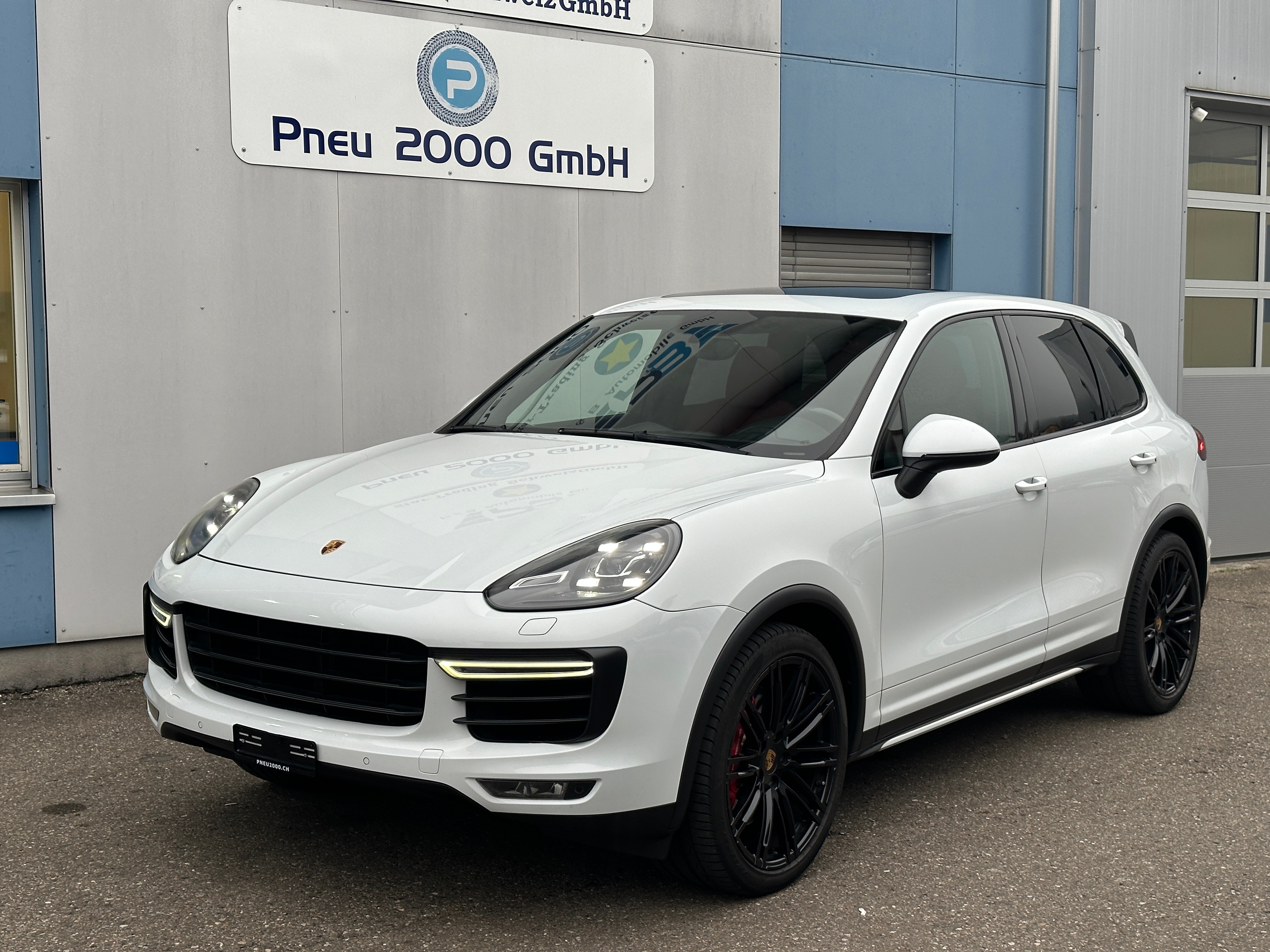 PORSCHE Cayenne Turbo