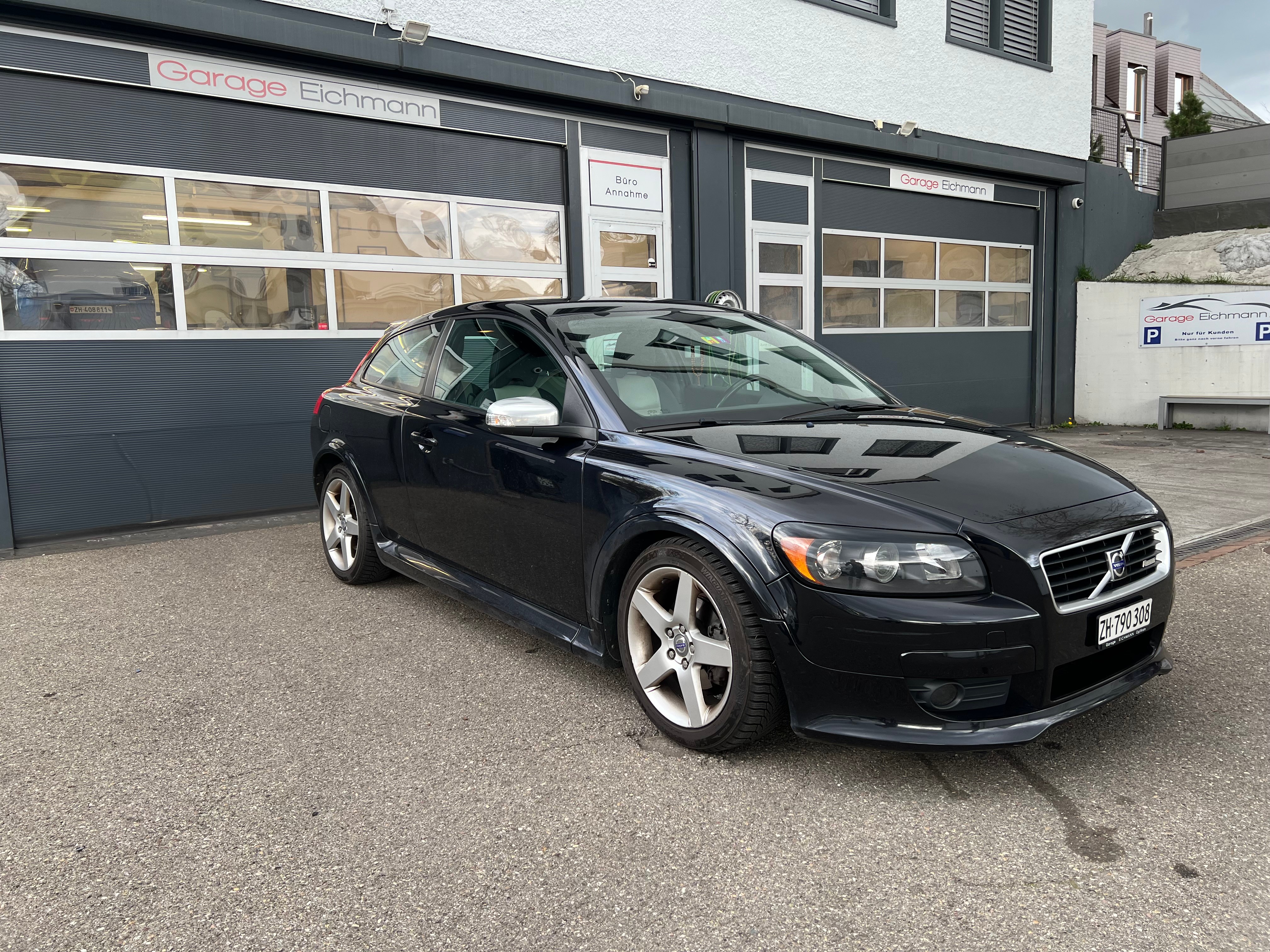 VOLVO C30 2.0 Momentum R-Design