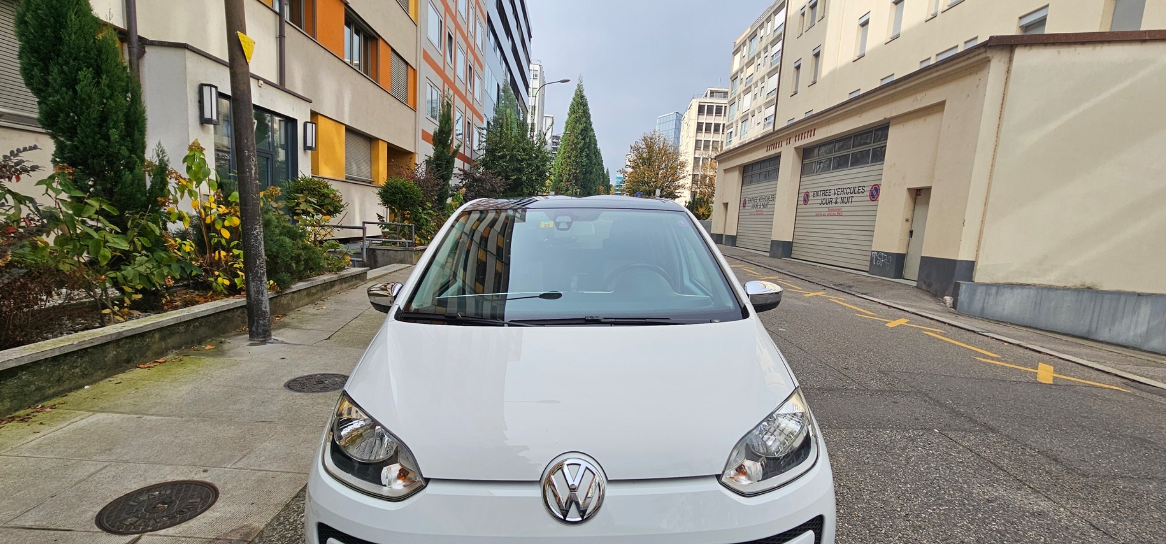 VW Up 1.0 white up Art on Ice ASG