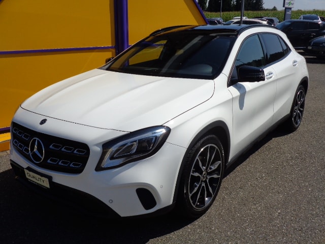 MERCEDES-BENZ GLA 200 Night Star 7G-DCT