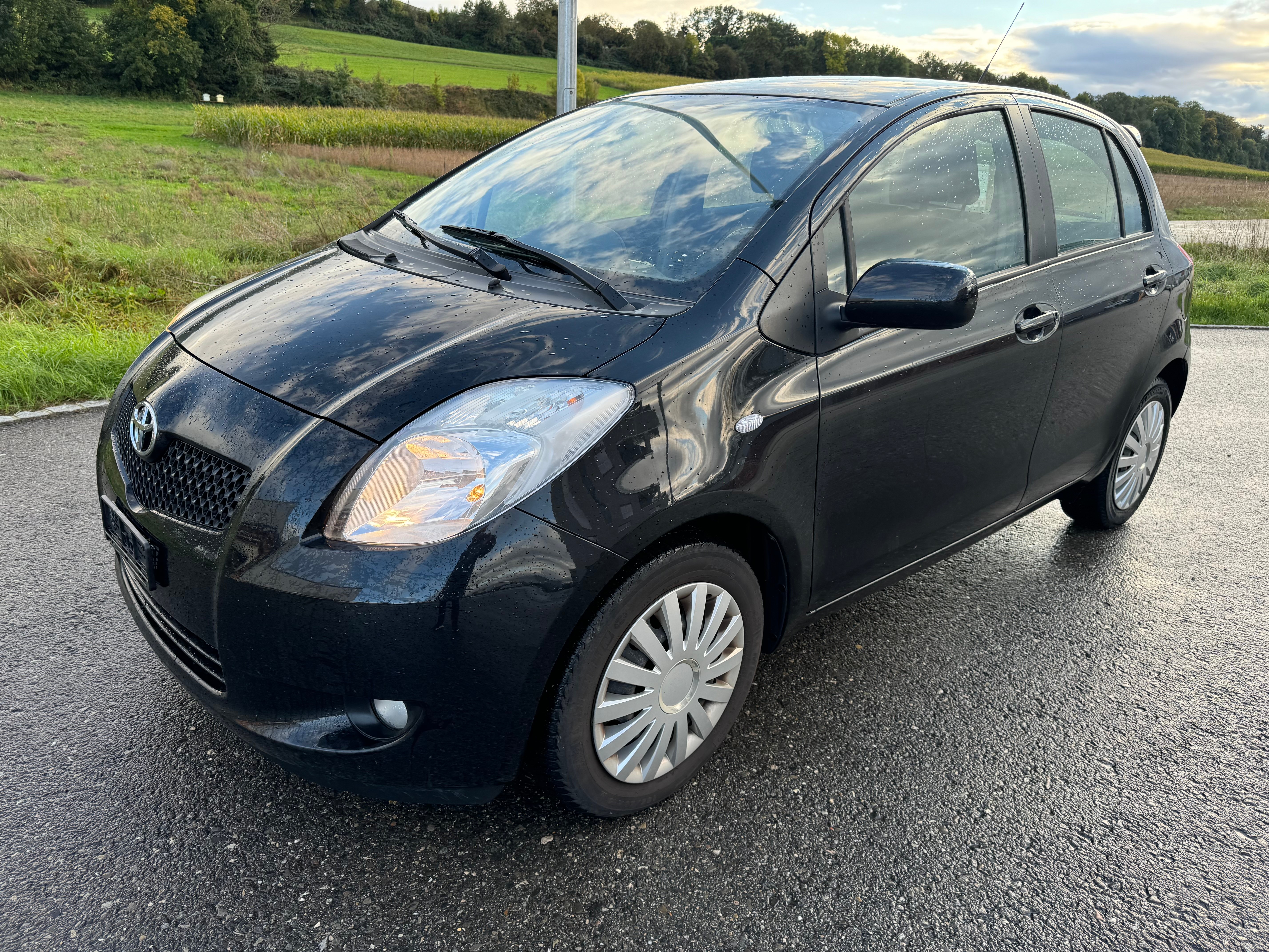 TOYOTA Yaris 1.3 Linea Sol