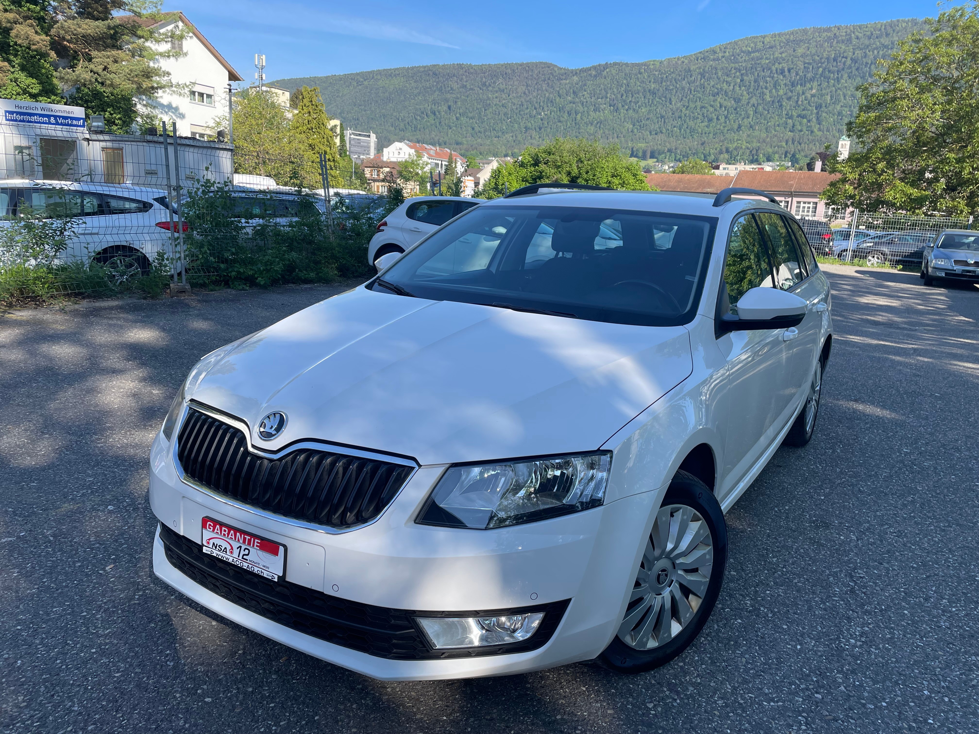 SKODA Octavia Combi 1.6 TDI Ambition 4x4 * Navigation * Tempomat * PDC V+H - Rückfahrtkamera * Frisch Ab MFK