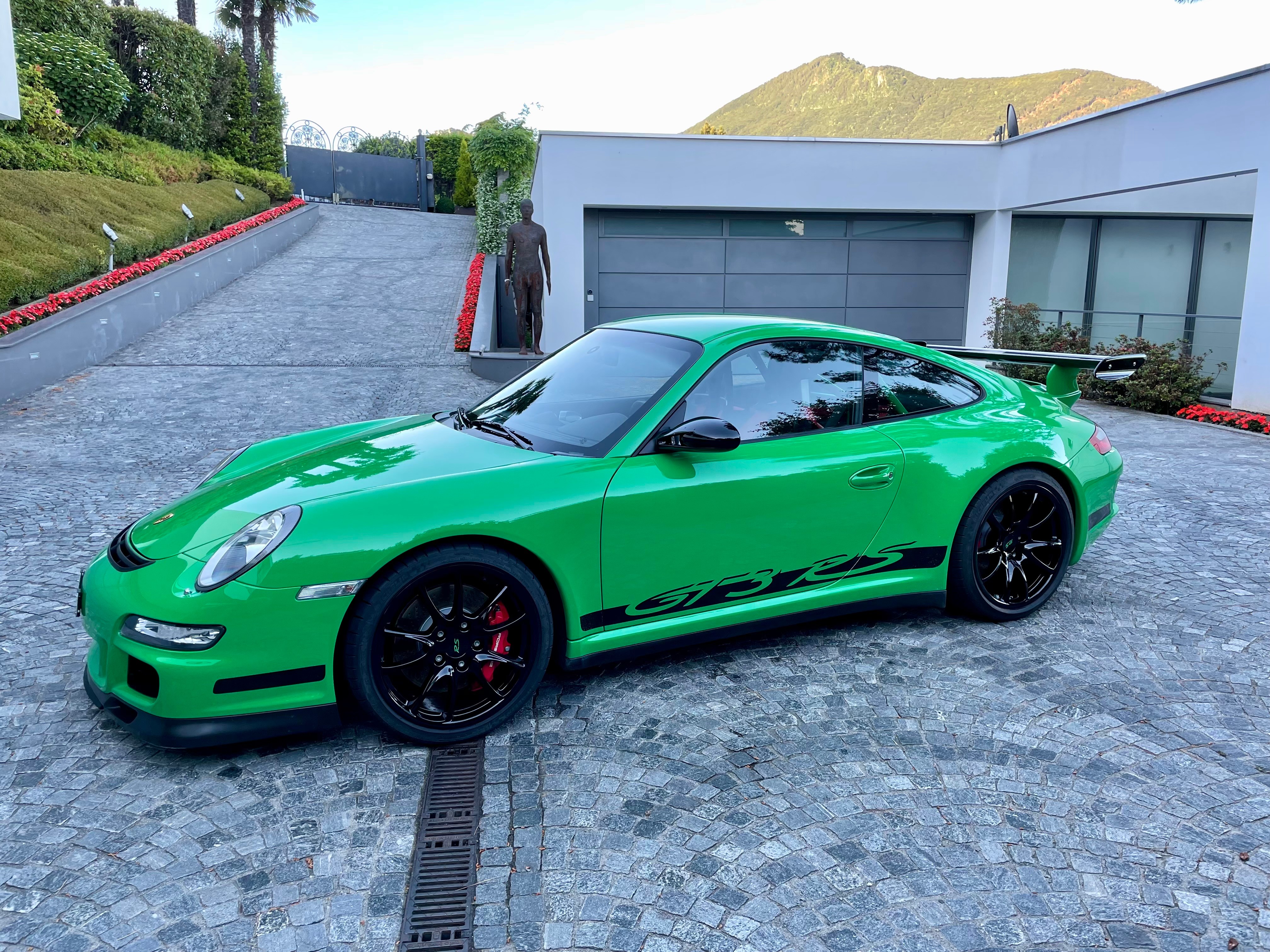 PORSCHE 911 GT3 RS