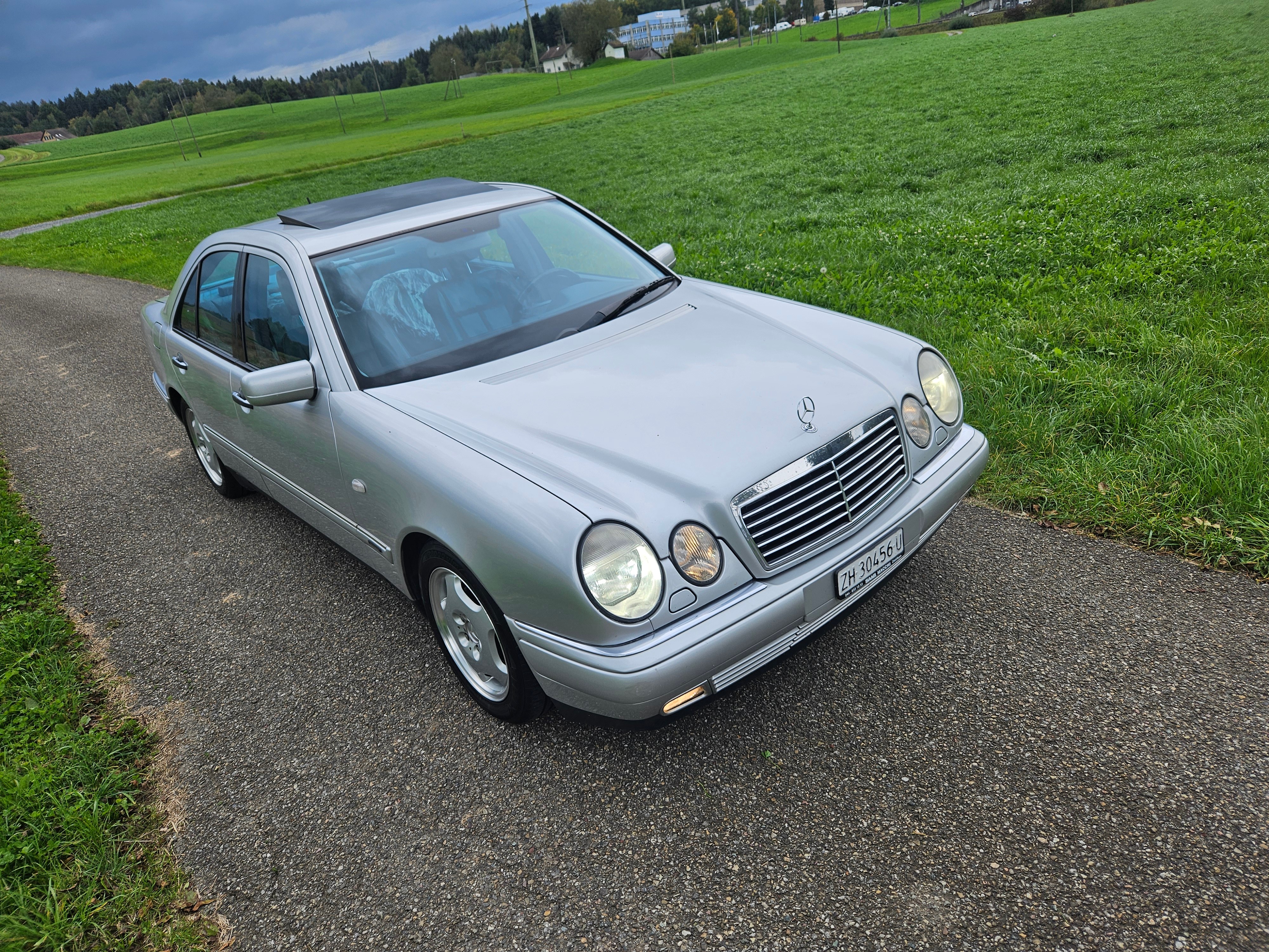 MERCEDES-BENZ E 290 TD Avantgarde