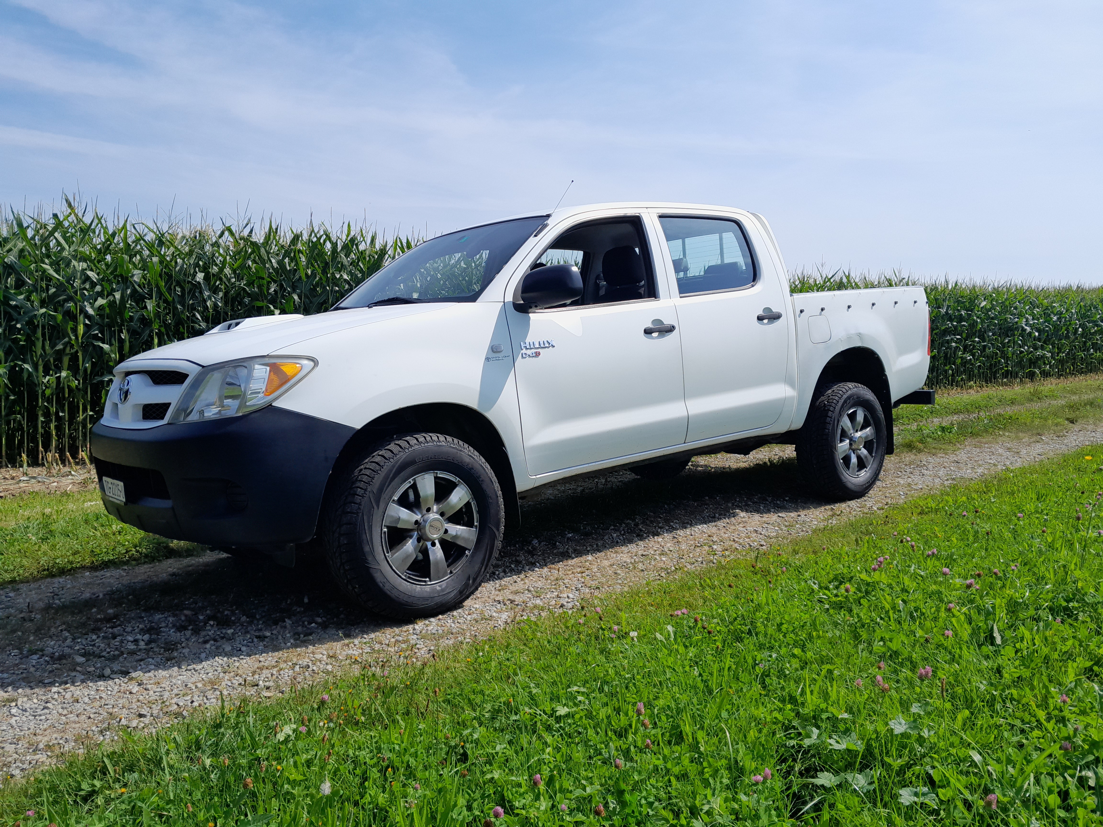 TOYOTA Hilux 4x4 DoubleCab LineaLuna