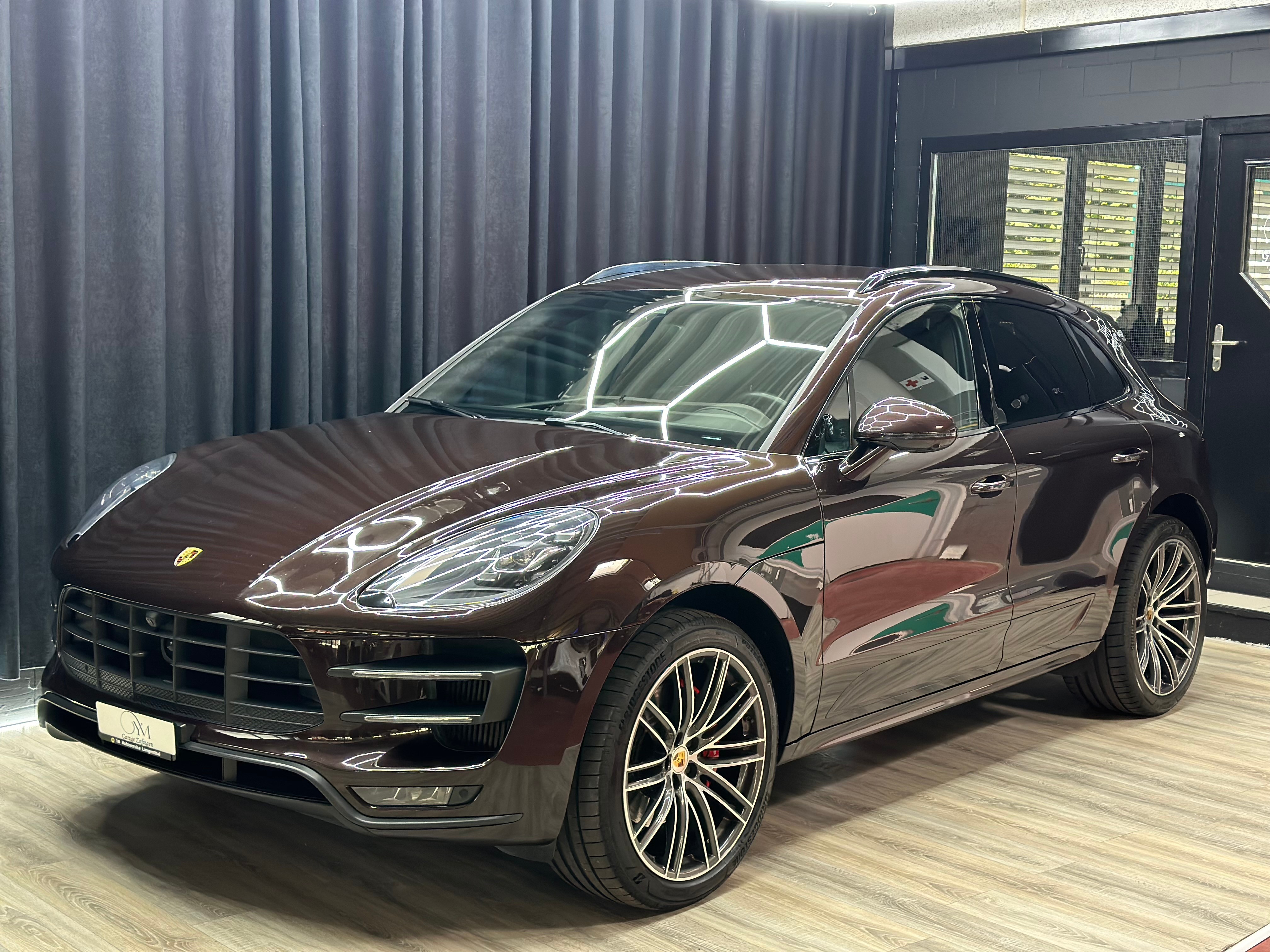 PORSCHE Macan Turbo PDK