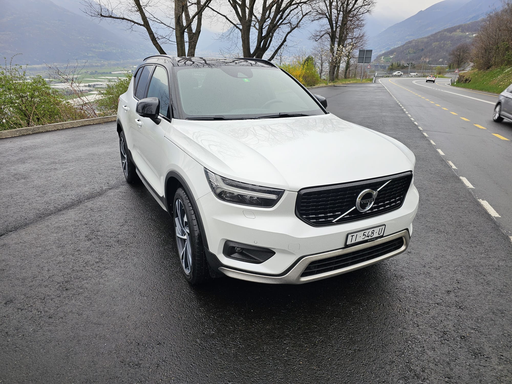 VOLVO XC40 B4 Benzin Mild Hybrid AWD R-Design Geartronic