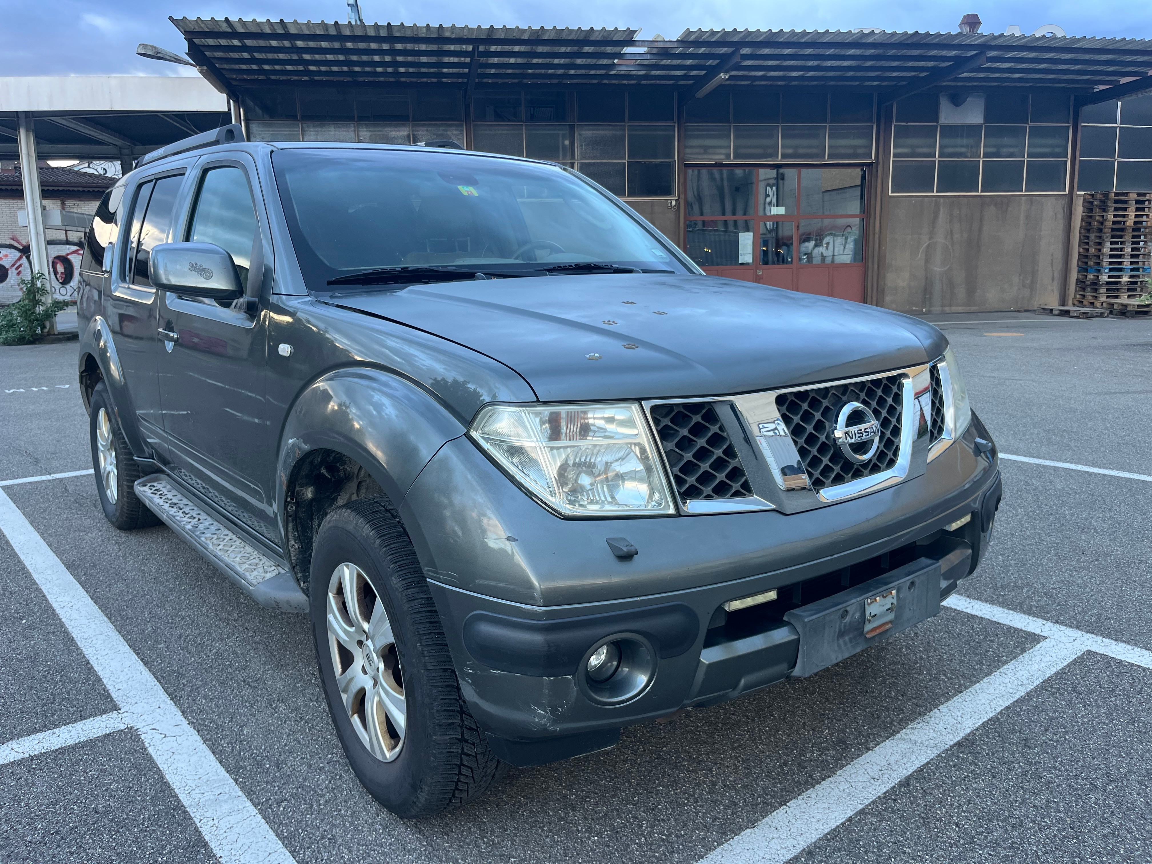 NISSAN Pathfinder 2.5 dCi LE