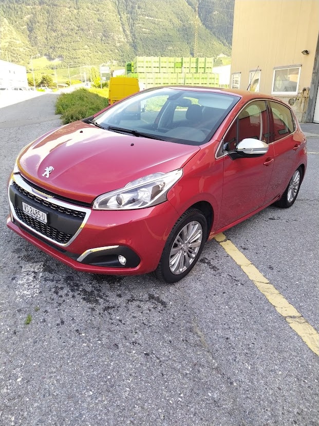 PEUGEOT 208 1.2 PureTech Allure EAT6