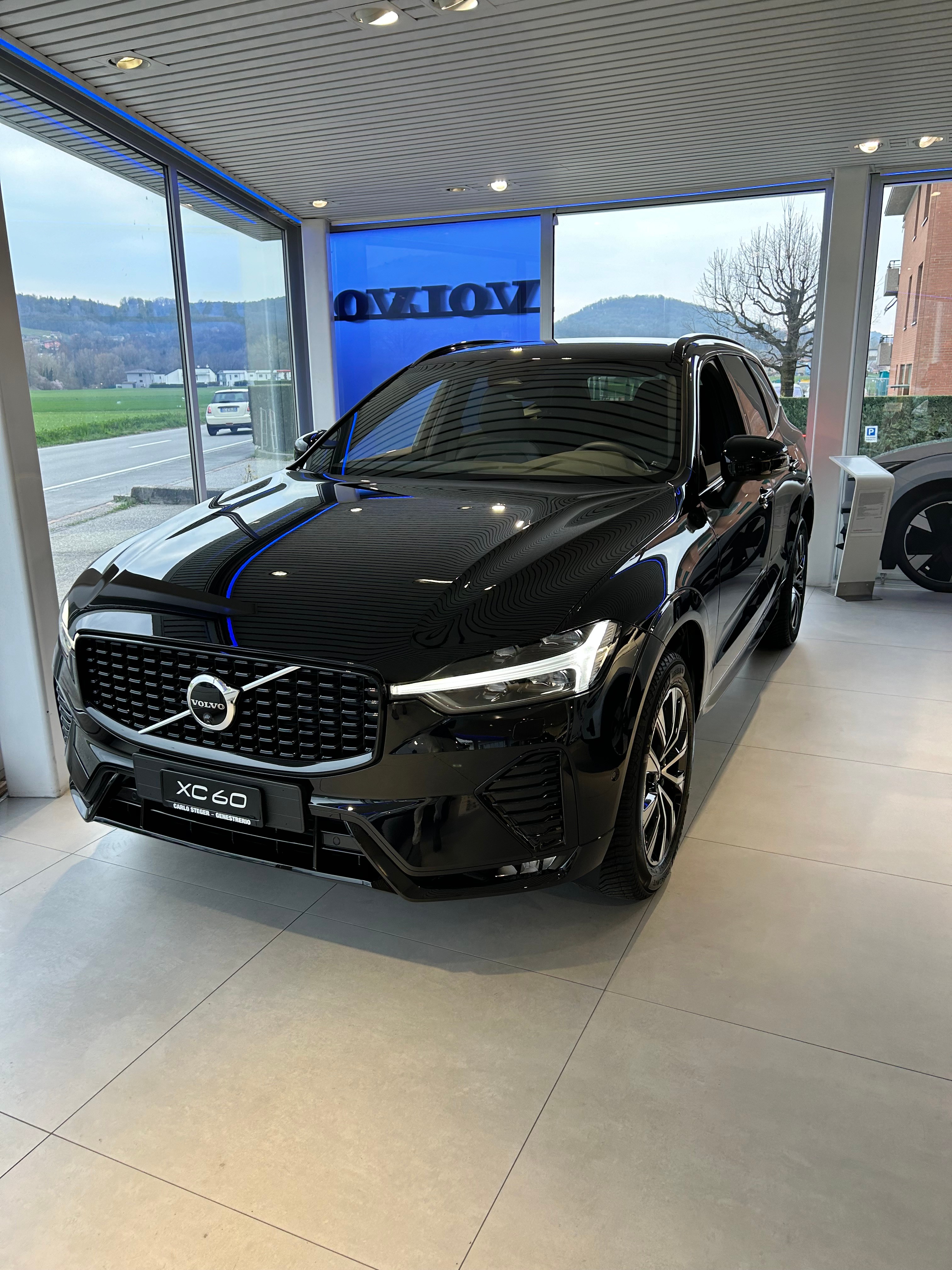 VOLVO XC60 B4 Diesel Mild Hybrid AWD Plus Dark Geartronic