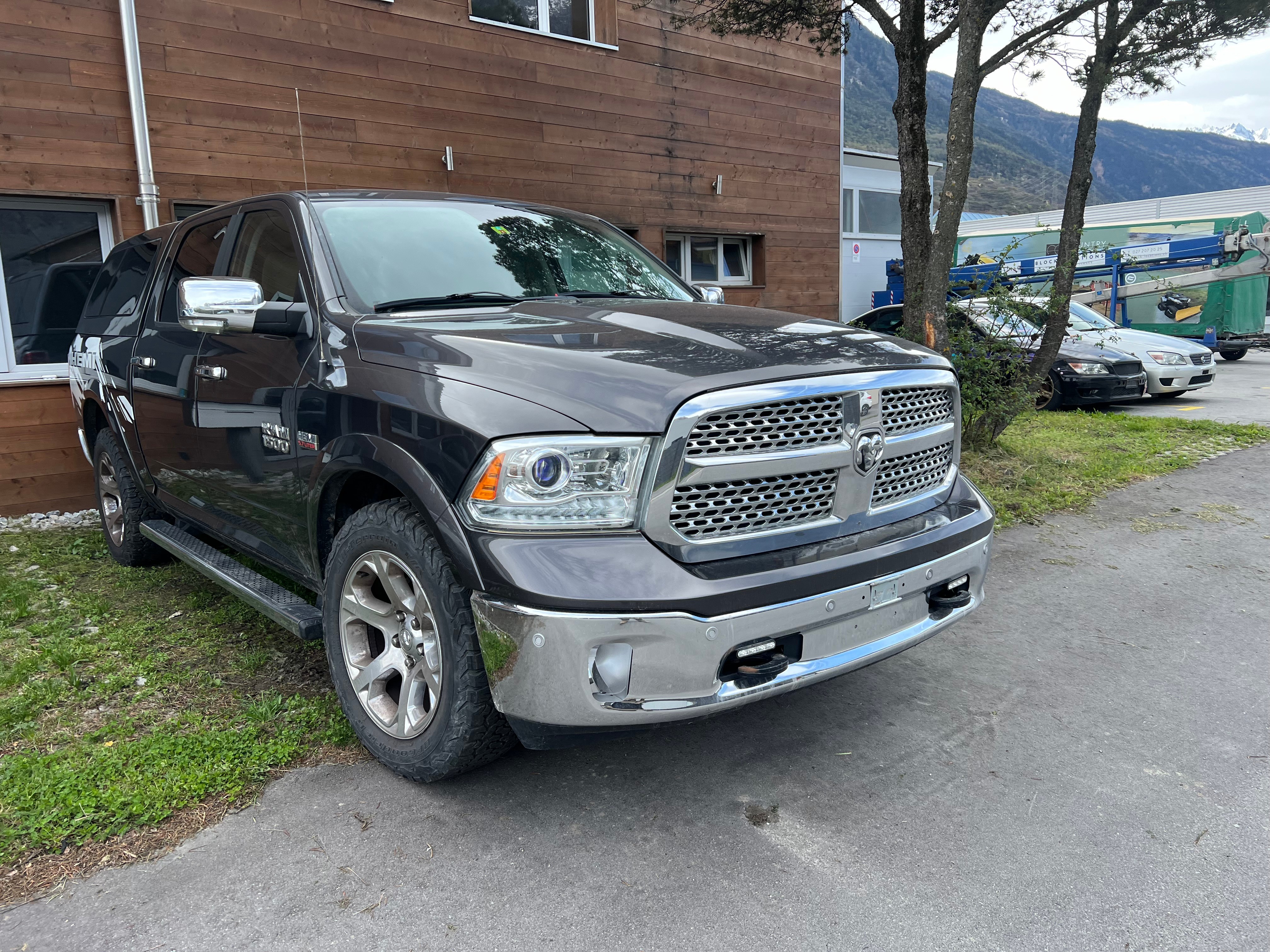 DODGE 1500 Laramie