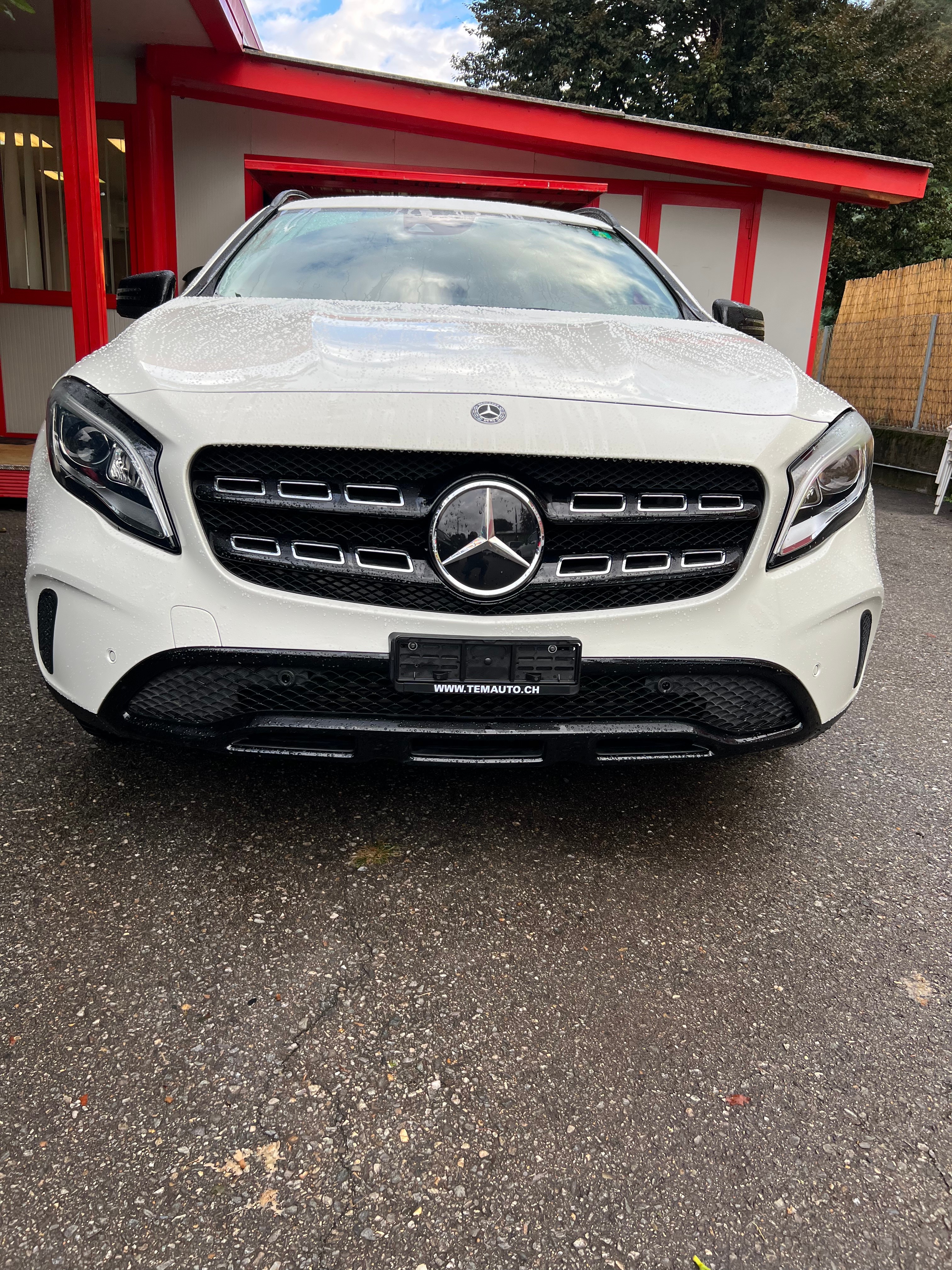 MERCEDES-BENZ GLA 200 Night Star 7G-DCT