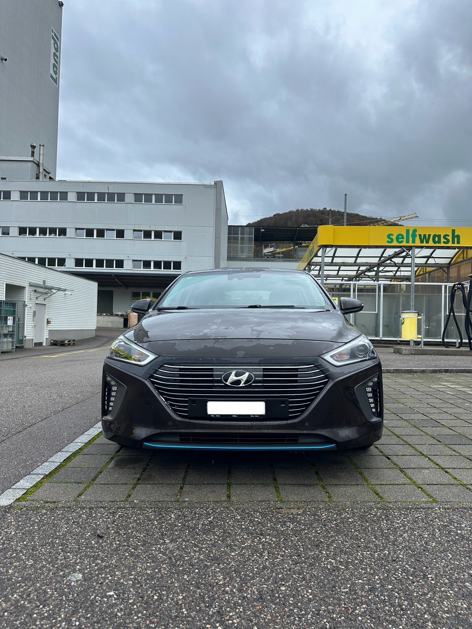 HYUNDAI Ioniq 1.6 GDi HEV Launch DCT