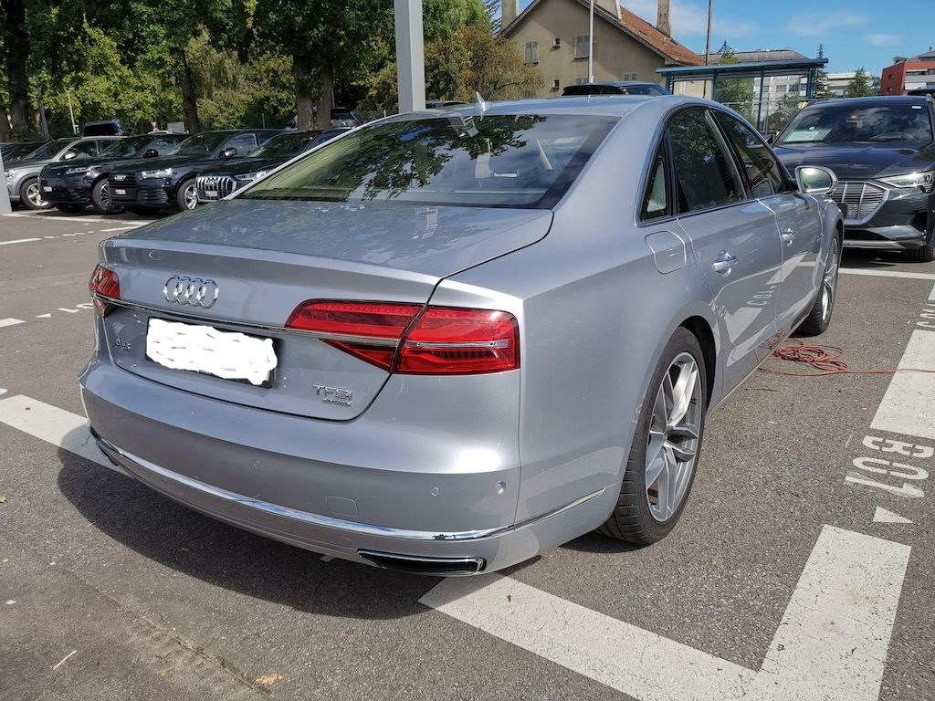 AUDI A8 4.0 TFSI V8 quattro tiptronic