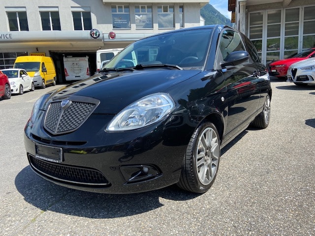 LANCIA Ypsilon 1.4 16V Momo Design