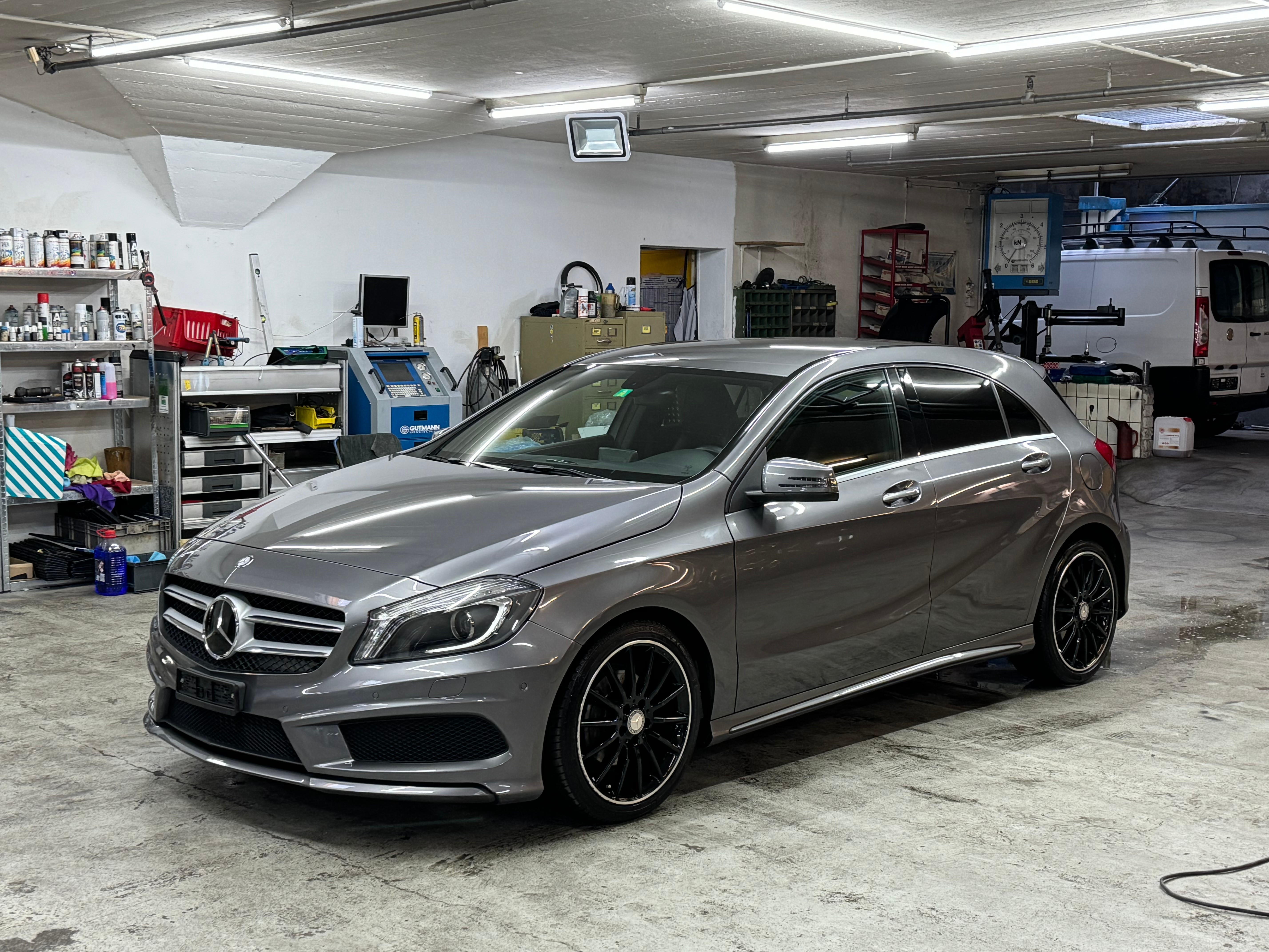 MERCEDES-BENZ A 200 AMG Line 7G-DCT