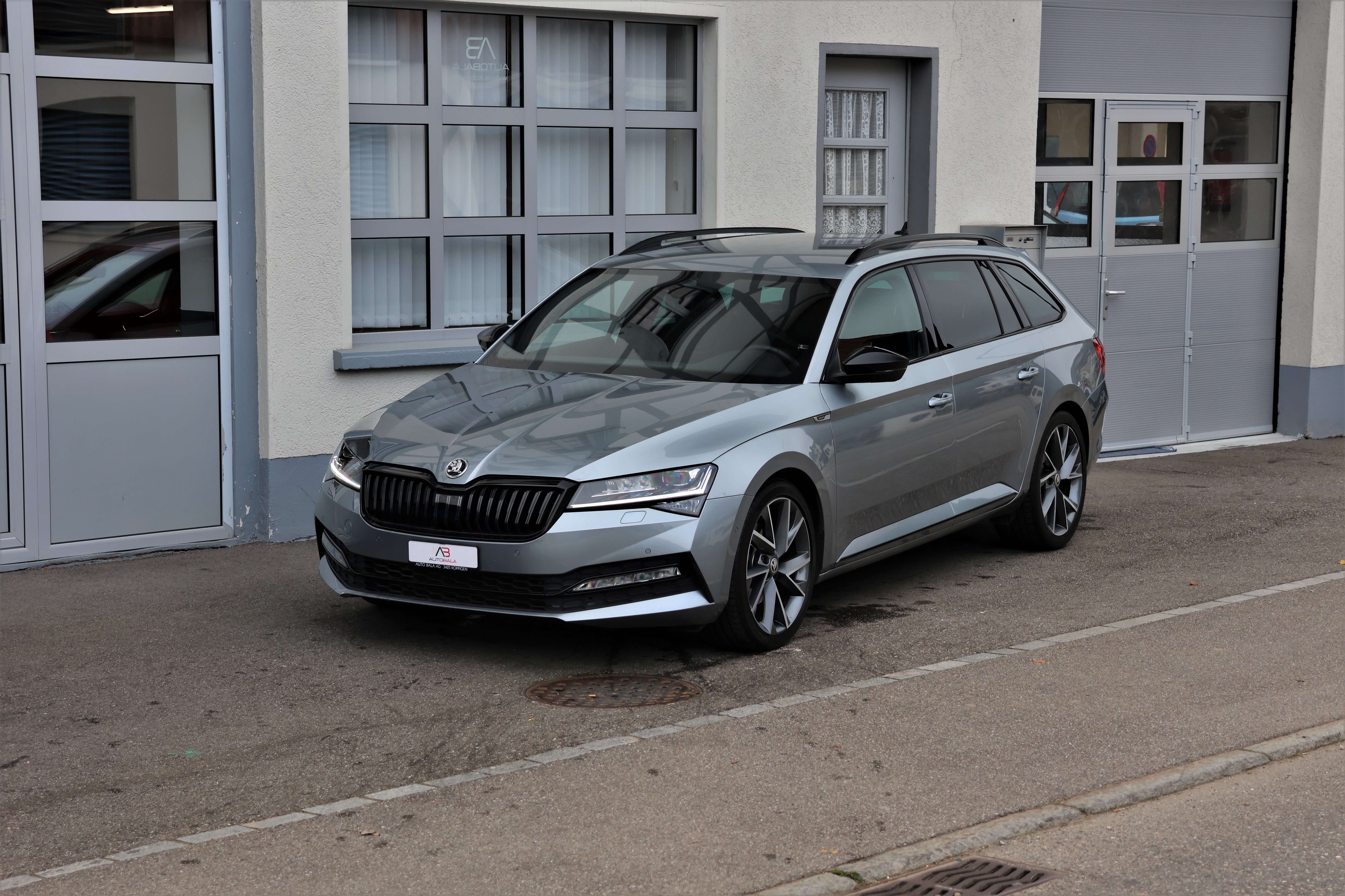 SKODA Superb Combi 1.5 TSI SportLine ACT + AHK 1.6T