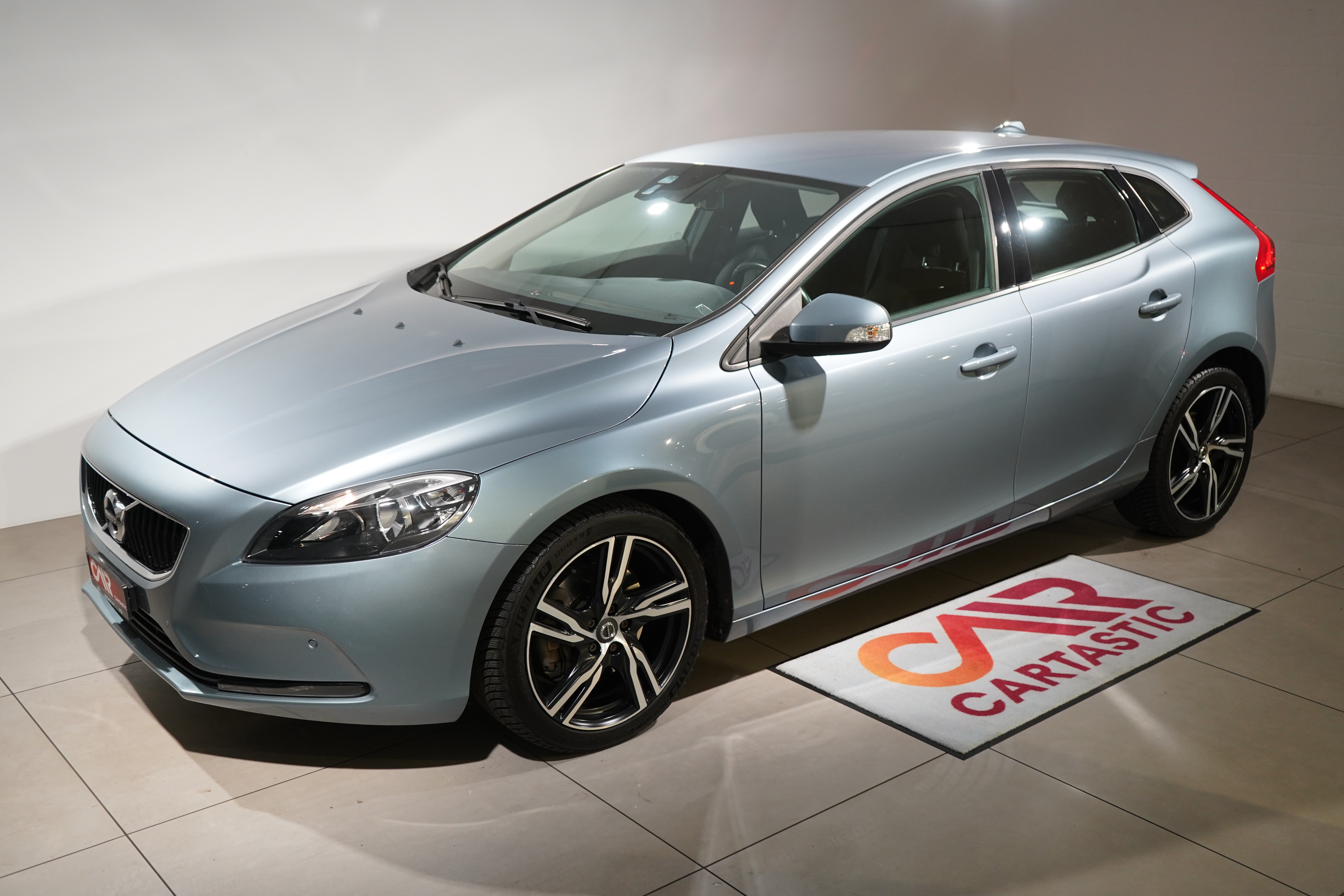 VOLVO V40 T2