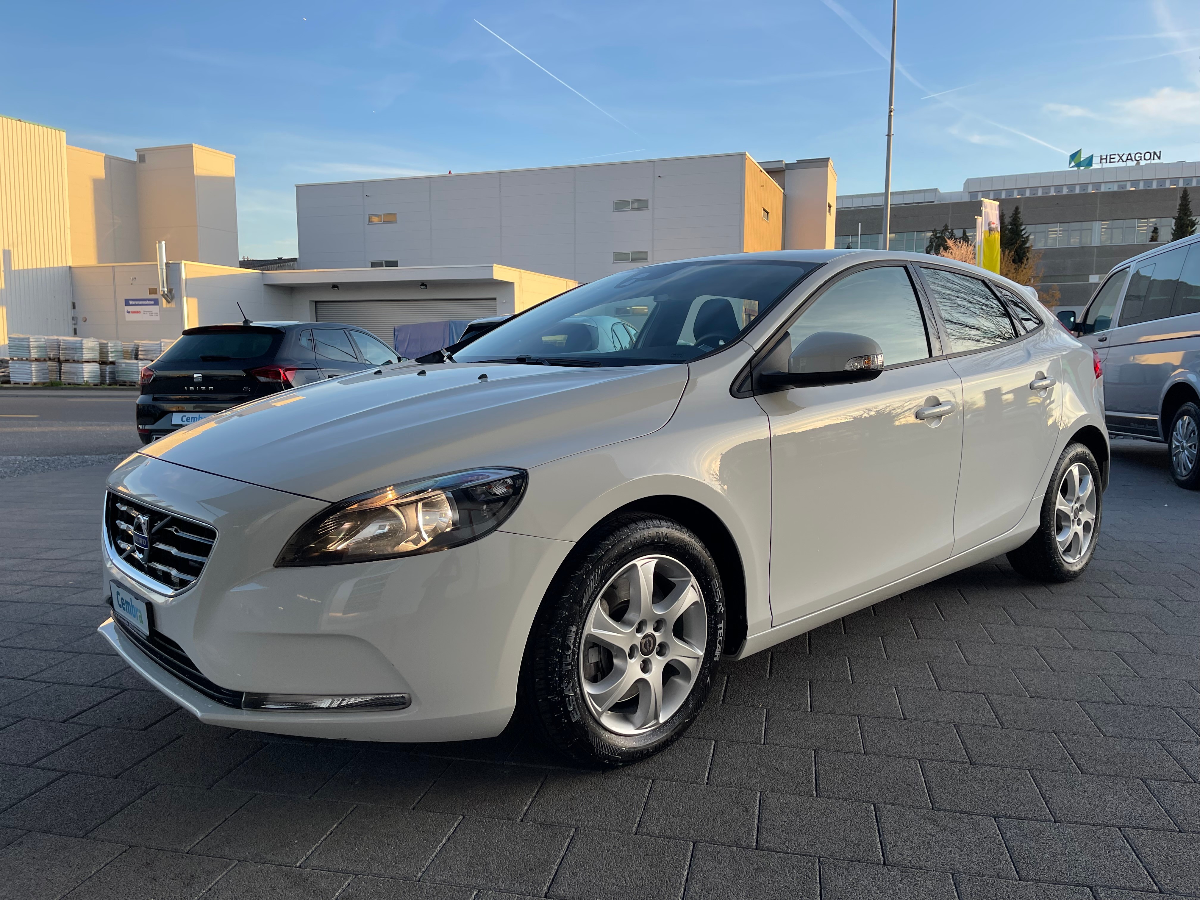 VOLVO V40 D3