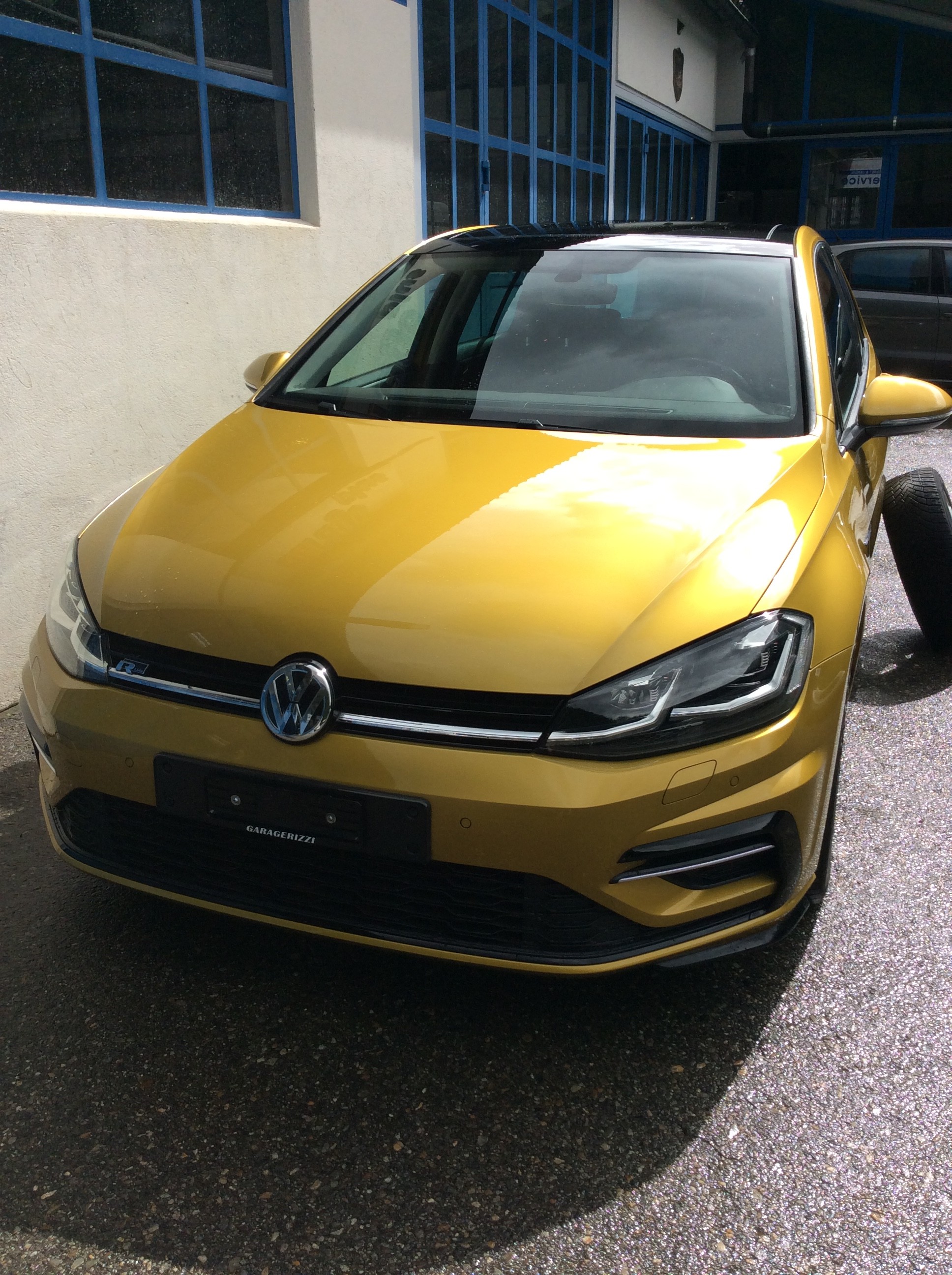 VW Golf 2.0 TDI DSG R-LINE