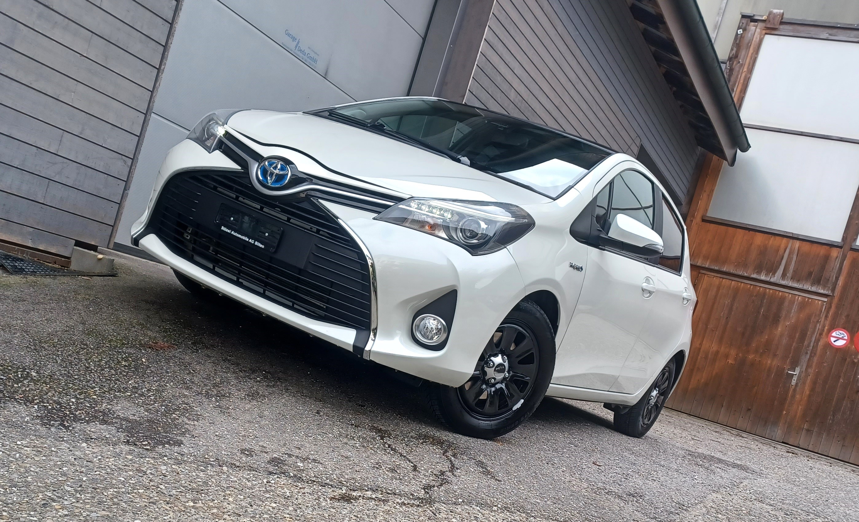 TOYOTA Yaris 1.5 VVT-i Hybrid Sol Premium e-CVT