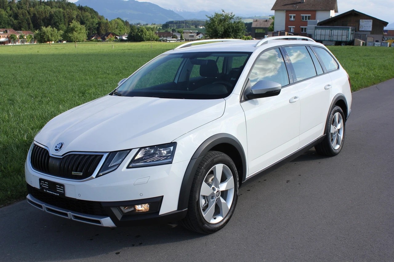 SKODA Octavia Combi 2.0 TDI Scout 4x4 mit Anhängerkupplung